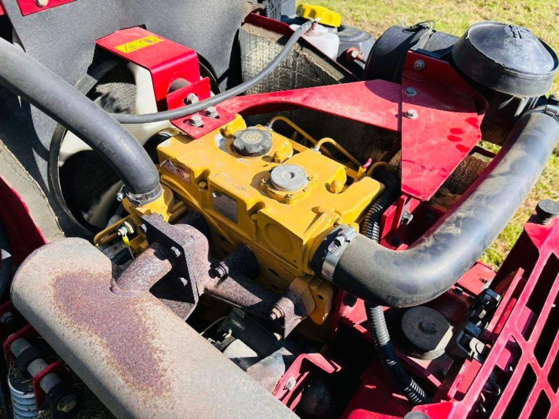 FERRIS DIESEL RIDE ZERO TURN MOWER C/W ROLE BAR - Image 12 of 17