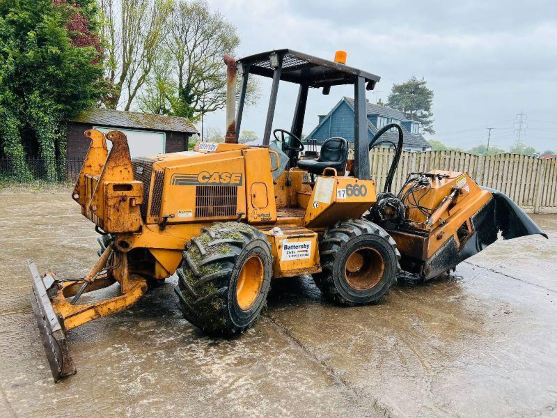 CASE 660 4WD TRENCHER C/W FRONT BLADE & WEIGHTS