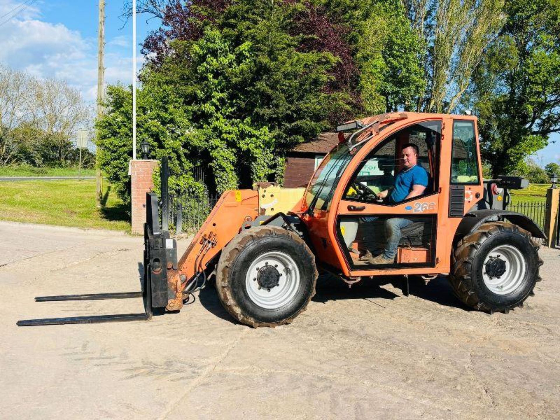 JLG 266 4WD TELEHANDLER *ROAD REGISTERED* C/W PALLET TINES - Bild 14 aus 18