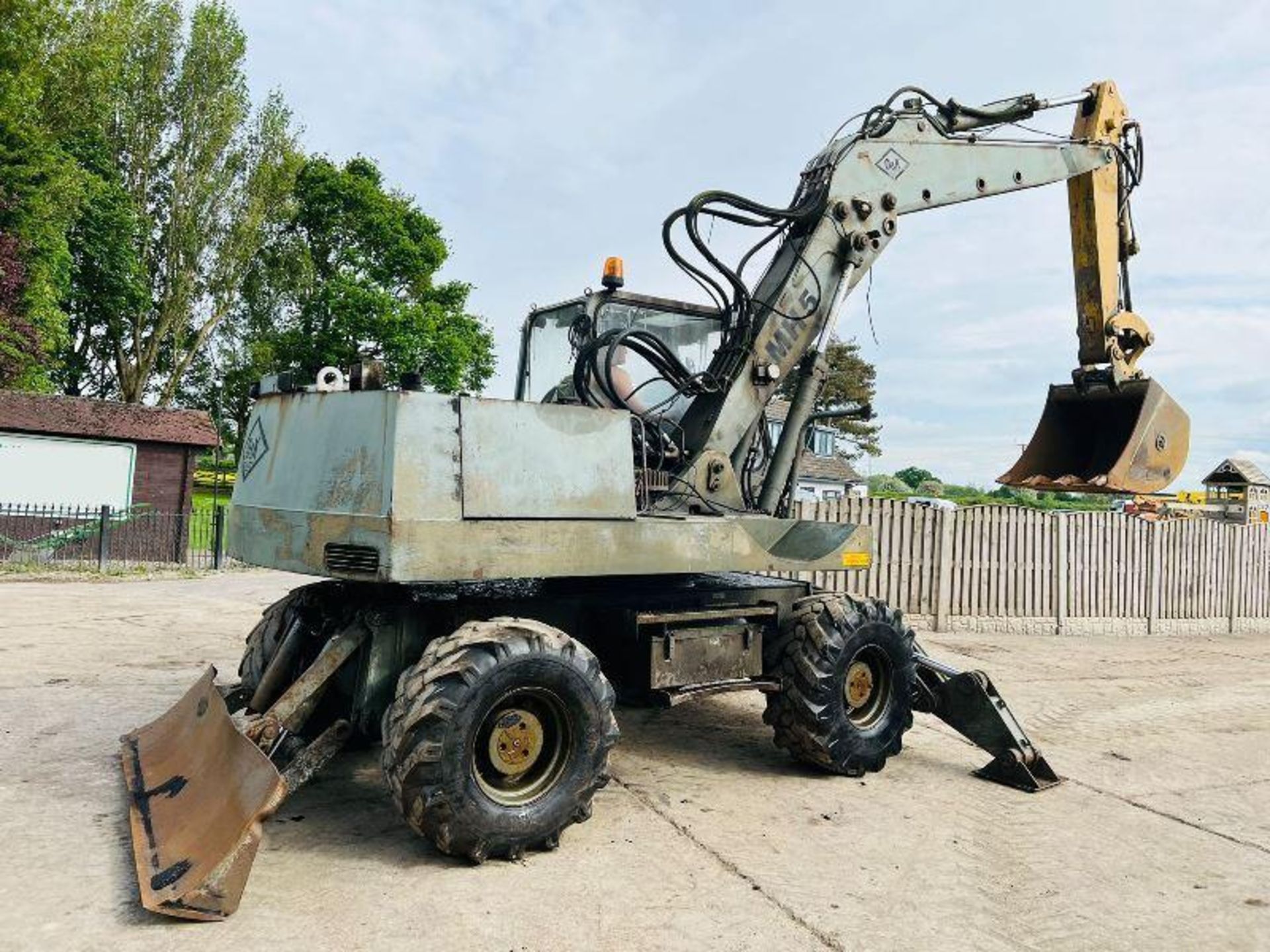 O&K MH56A 4WD WHEELED EXCAVATOR C/W BLADE & SUPPORT LEGS - Image 4 of 11