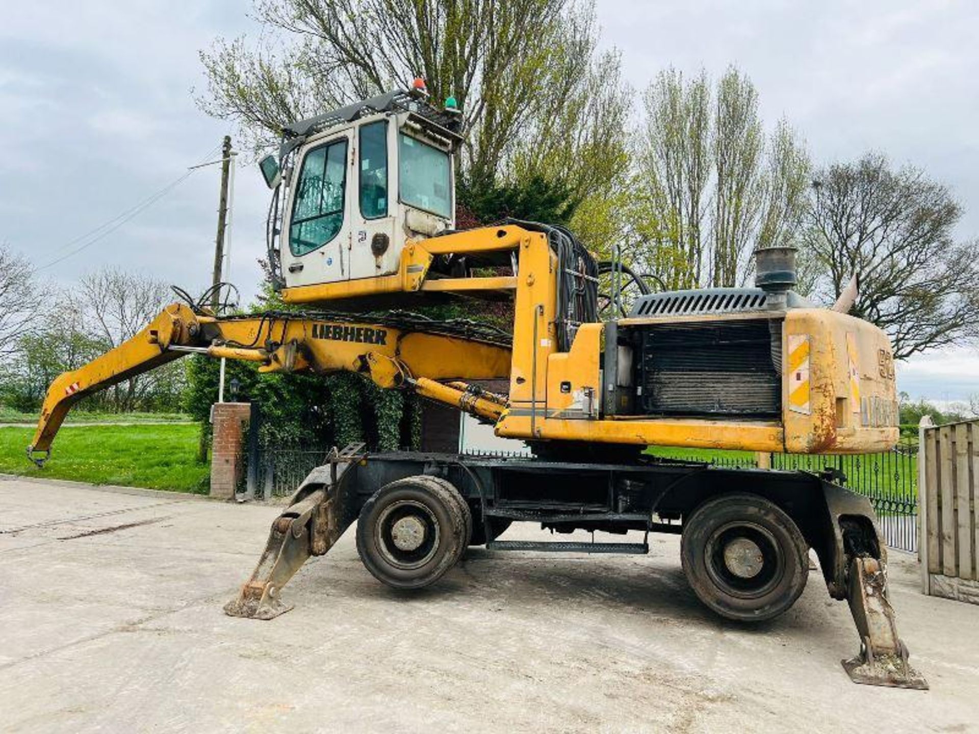 LIEBHERR 924 HIGH RISE CABIN SCRAP HANDLER *YEAR 2010* - Image 17 of 17