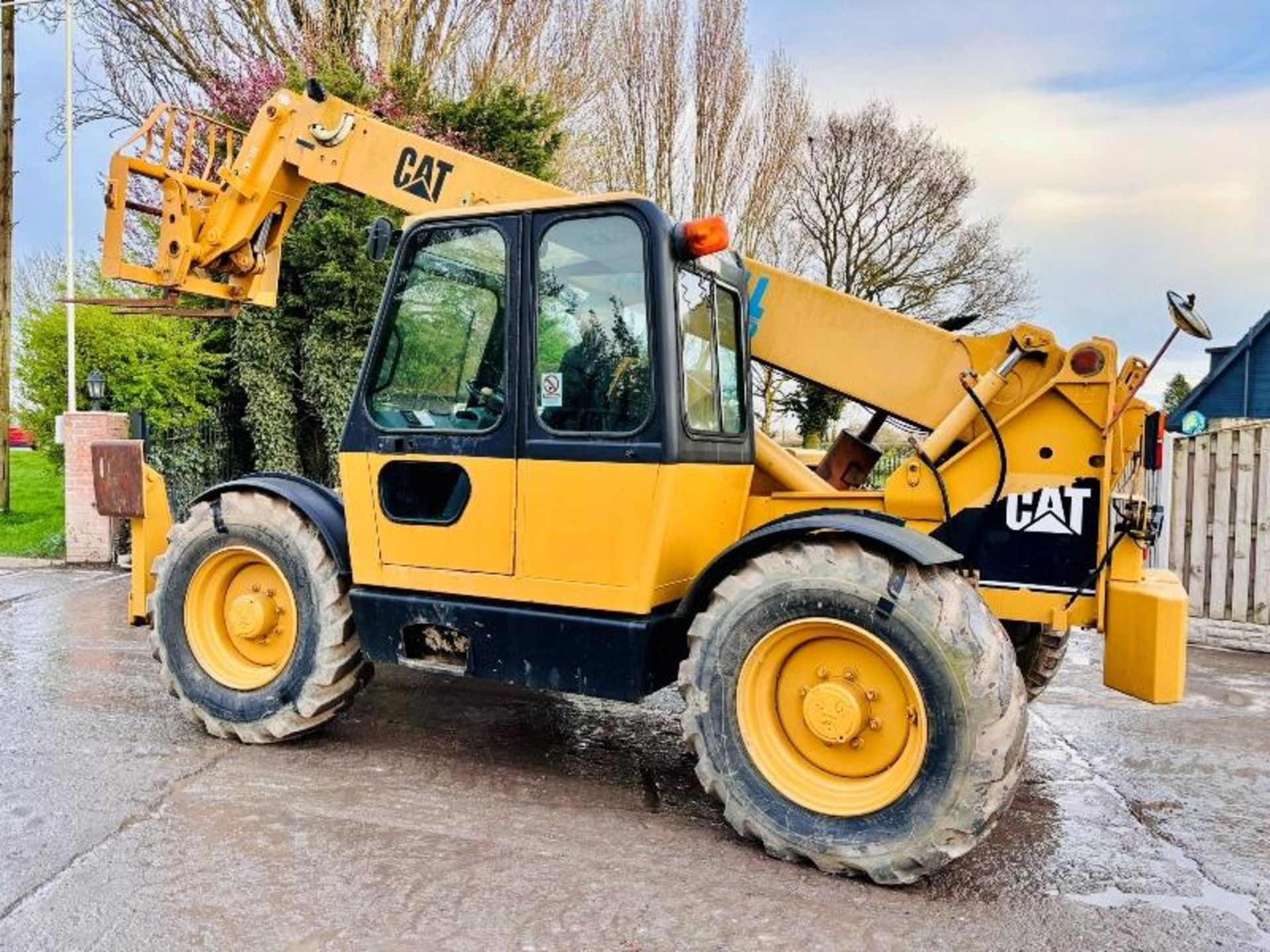 CATERPILLAR TH63 4WD TELEHANDLER C/W SWAY & PALLET TINES - Image 13 of 18