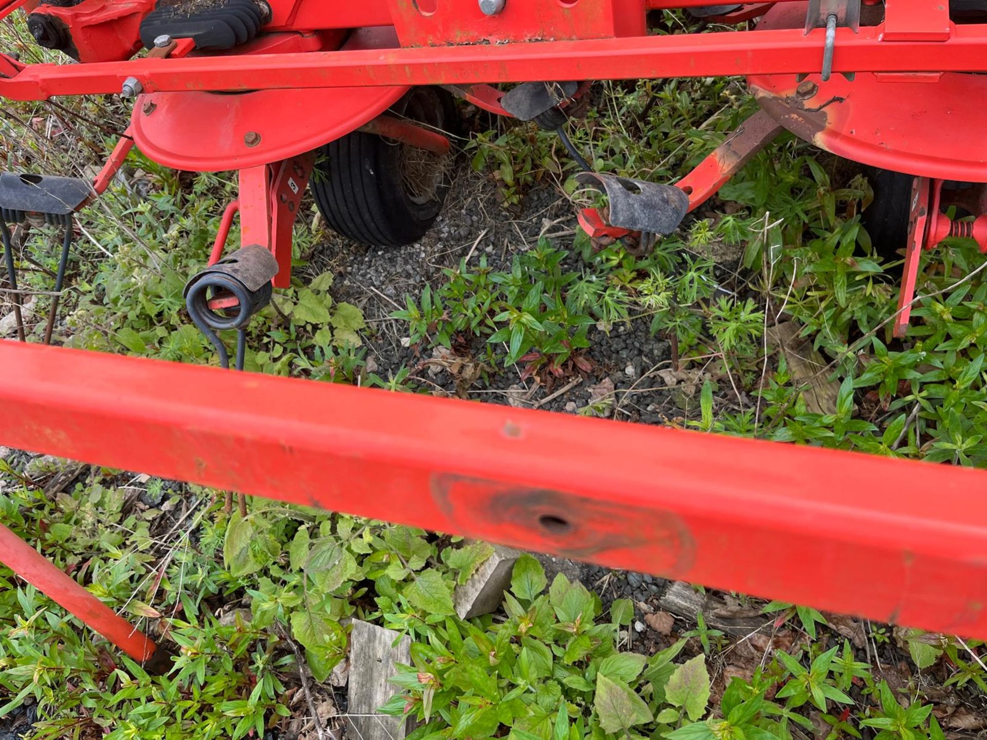 KUHN GF7702 TEDDER - Image 10 of 14