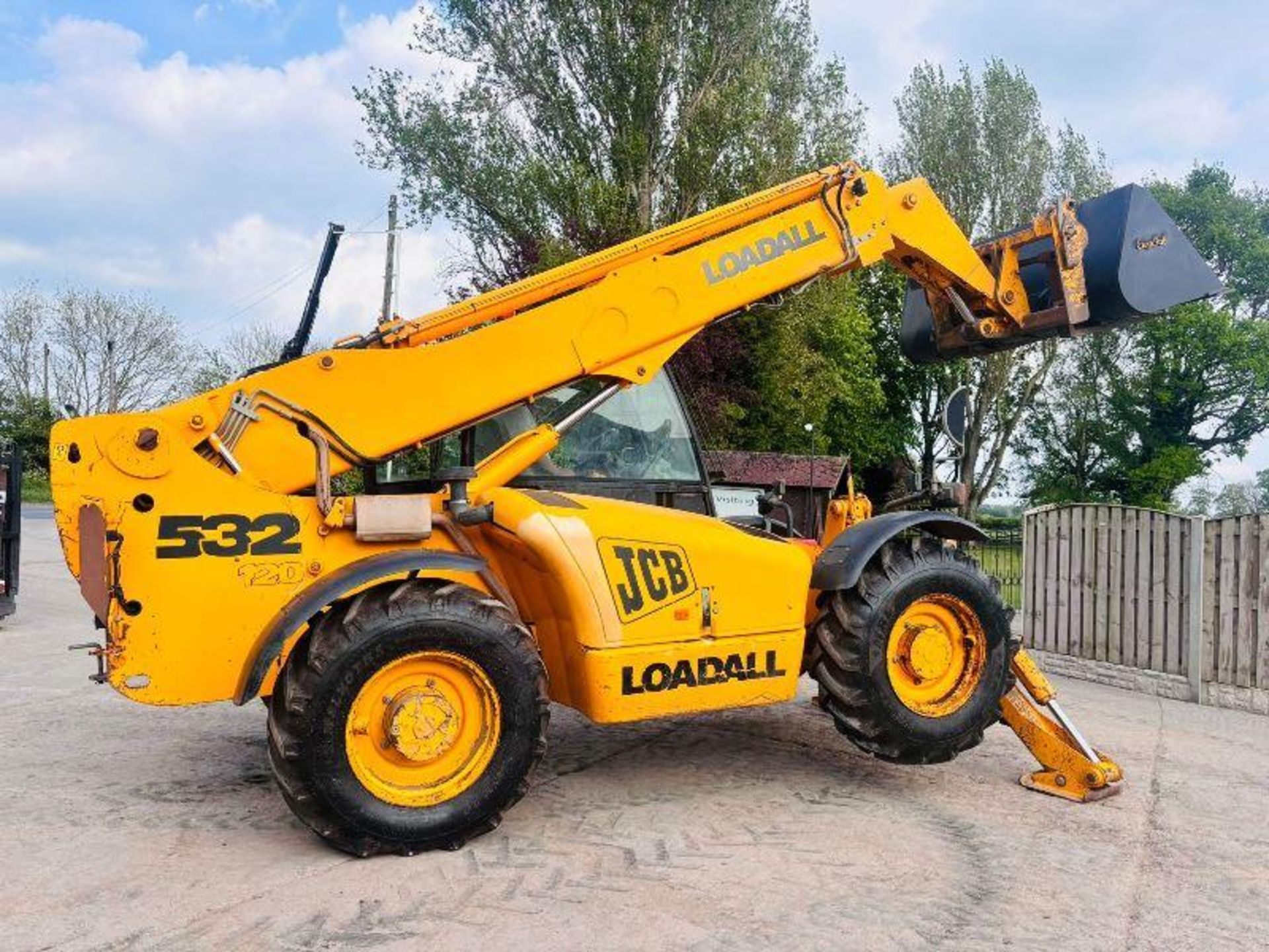 JCB 532-120 4WD TELEHANDLER *12 METER* C/W PALLET TINES & BUCKET - Image 13 of 19