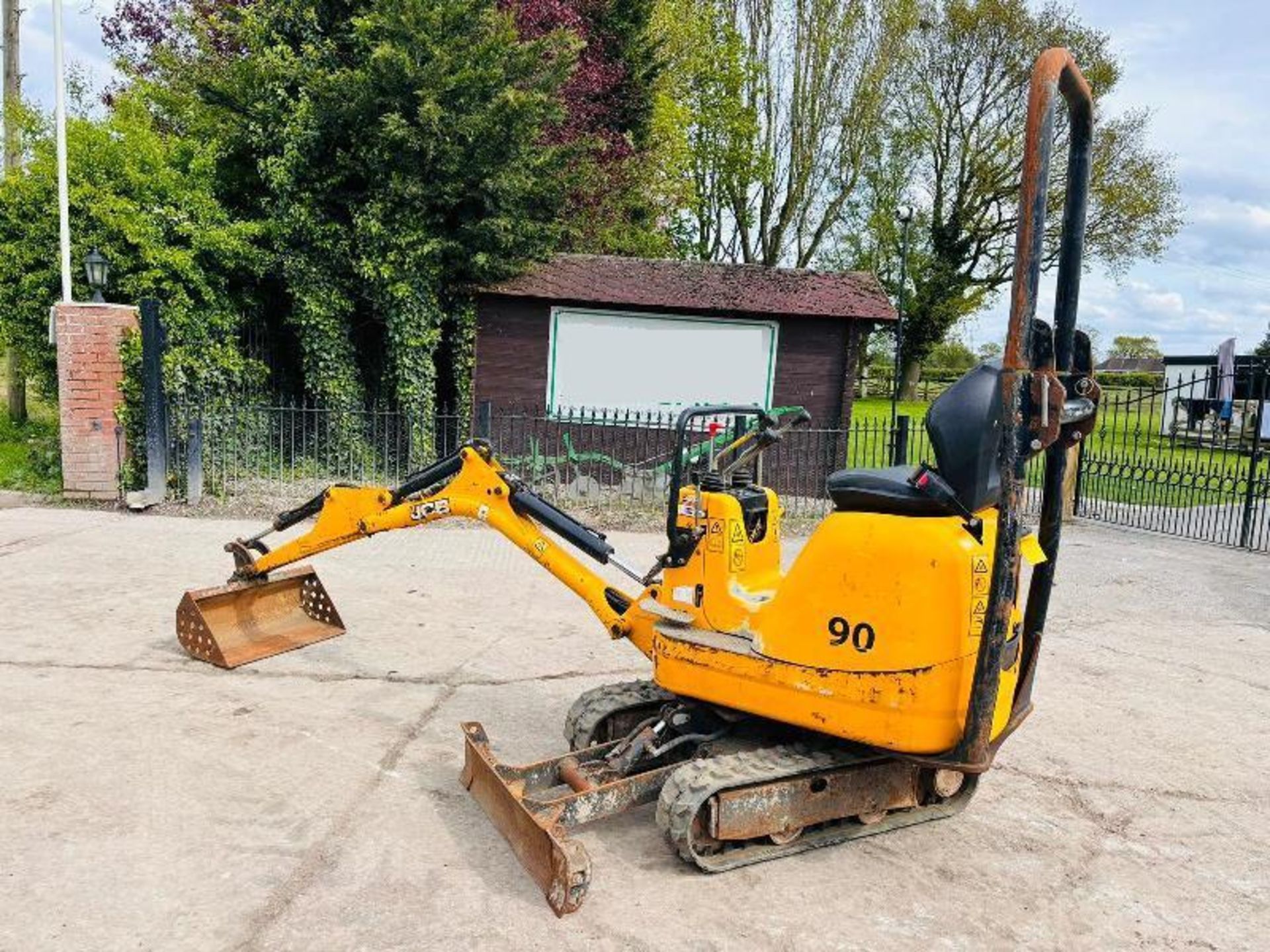 JCB 8008 EXCAVATOR *YEAR 2018, 1398 HOURS* C/W EXPANDING TRACKS - Image 4 of 12