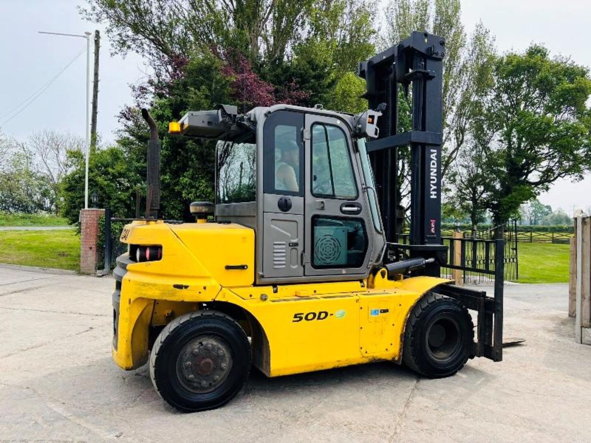 HYUNDAI 50D-9 DIESEL FORKLIFT *YEAR 2016, 5 TON LIFT* C/W SIDE SHIFT - Image 14 of 18
