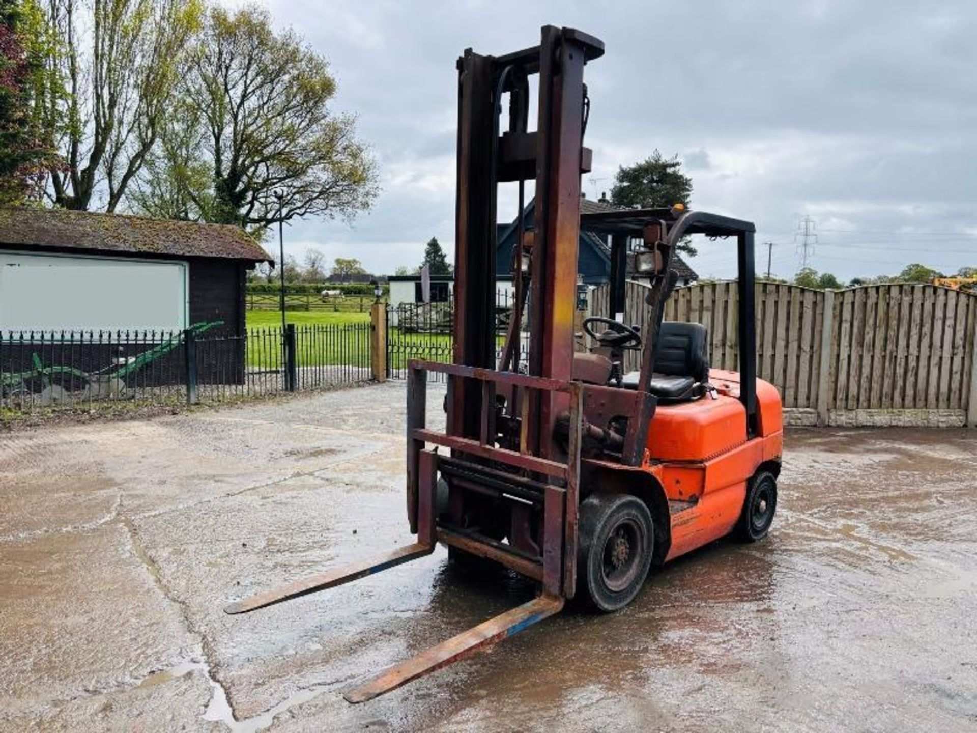 HELI HFD25 DIESEL FORKLIFT C/W PALLET TINES & SIDE SHIFT - Image 8 of 18