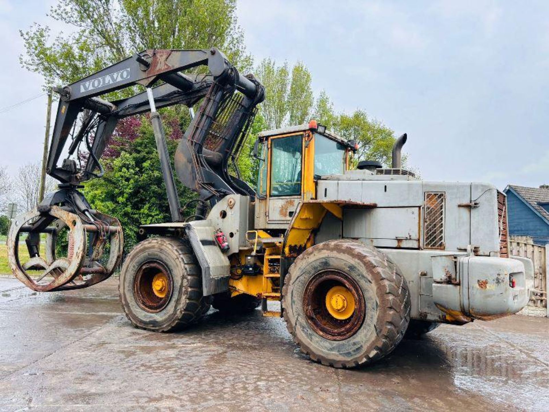 VOLVO L180D 4WD LOADING SHOVEL C/W ROTATING LOG GRAB - Image 8 of 19