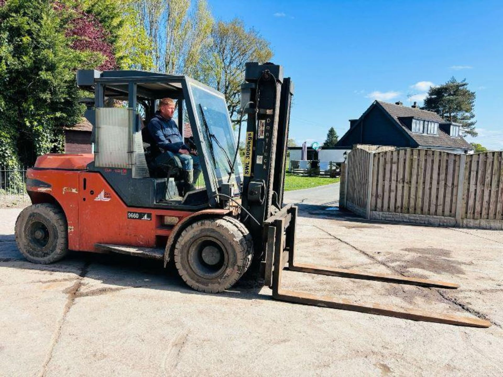 DANTRUCK 9660D 6 TON LIFT DIESEL FORKLIFT C/W SIDE SHIFT - Image 12 of 16