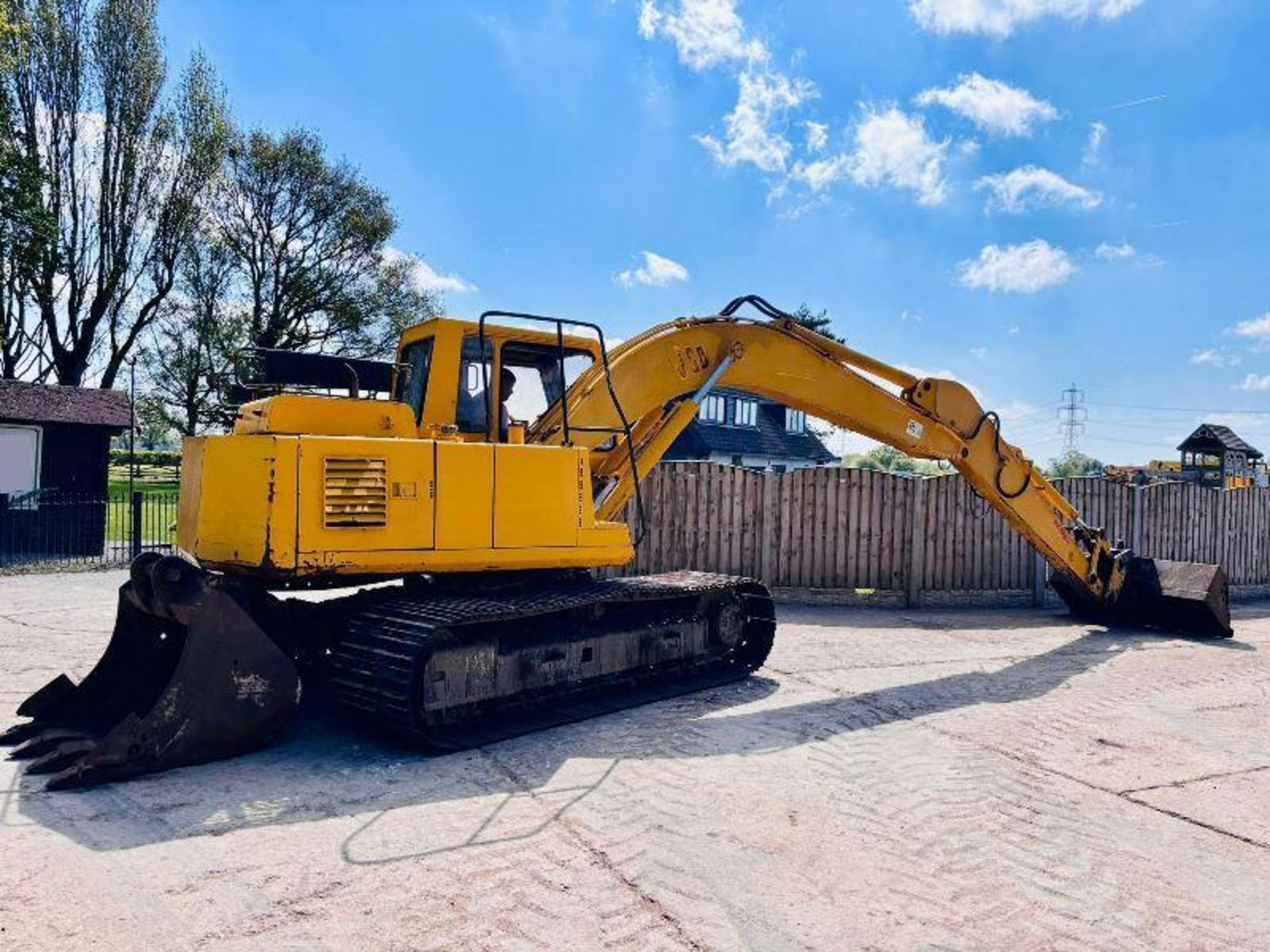 JCB JS130 TRACKED EXCAVATOR C/W QUICK HITCH & 2 X BUCKETS - Image 3 of 15