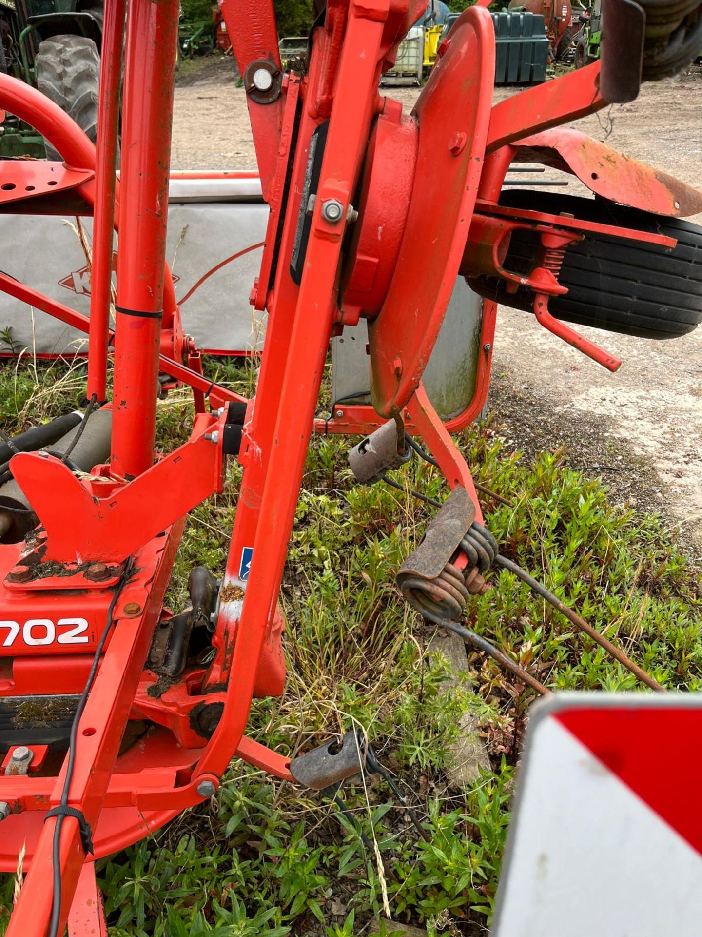 KUHN GF7702 TEDDER - Image 5 of 14