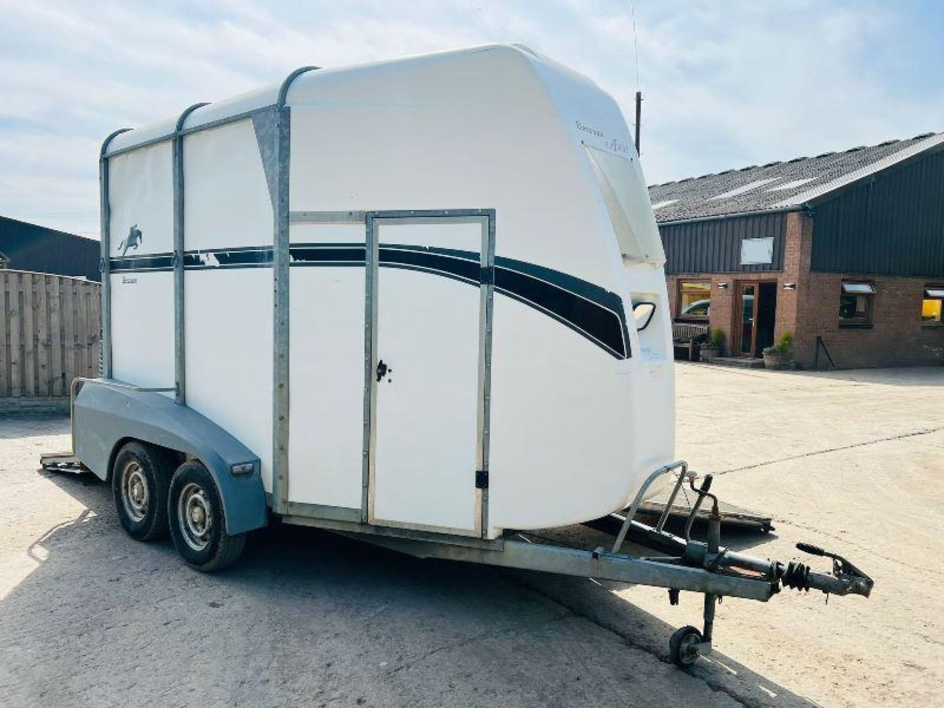 BATESON TWIN AXLE 2 STALL HORSE BOX C/W SADDLE STORAGE - Image 16 of 16