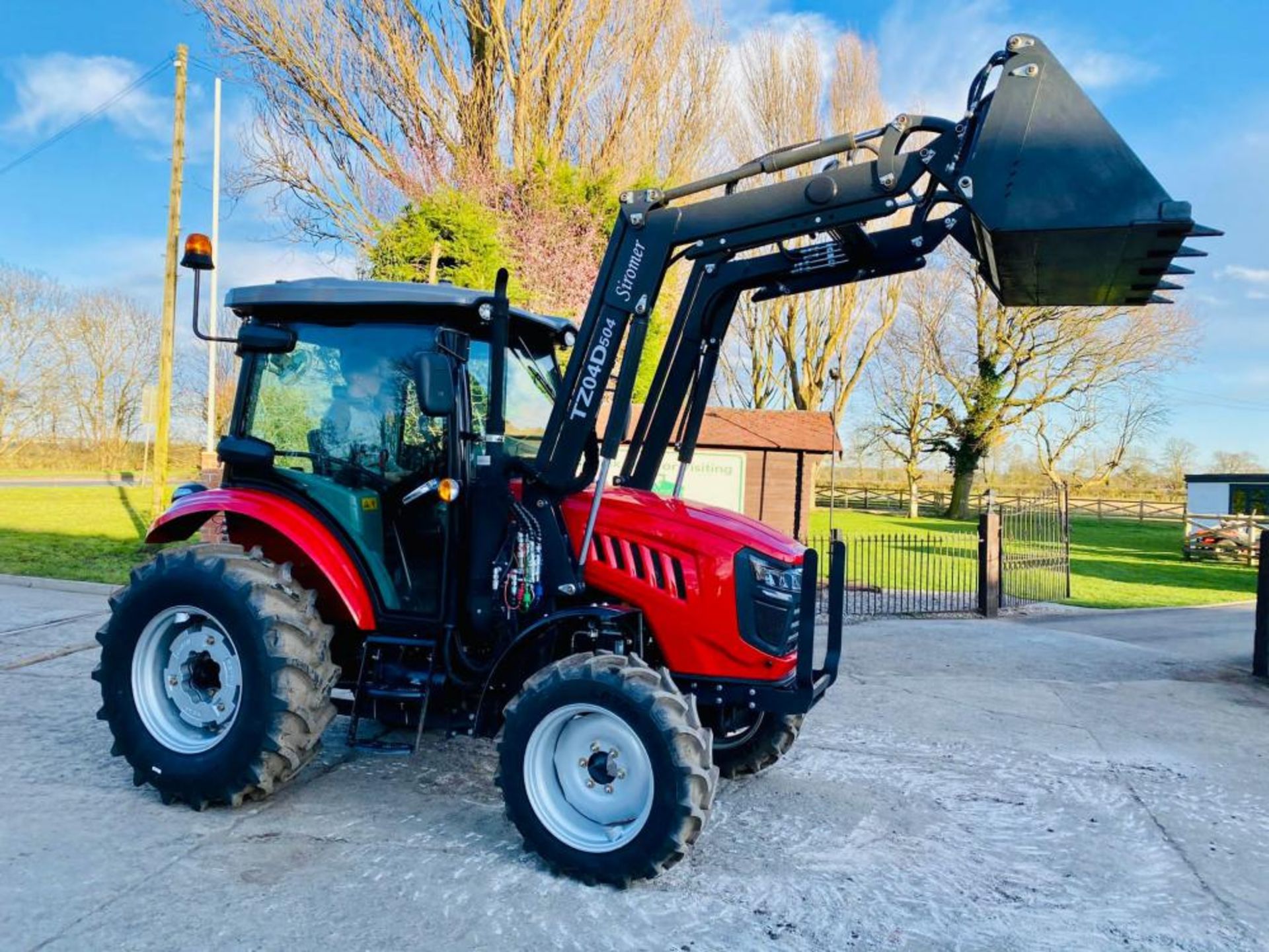 BRAND NEW SIROMER 504 4WD TRACTOR WITH SYNCHRO CAB AND LOADER - Image 2 of 18