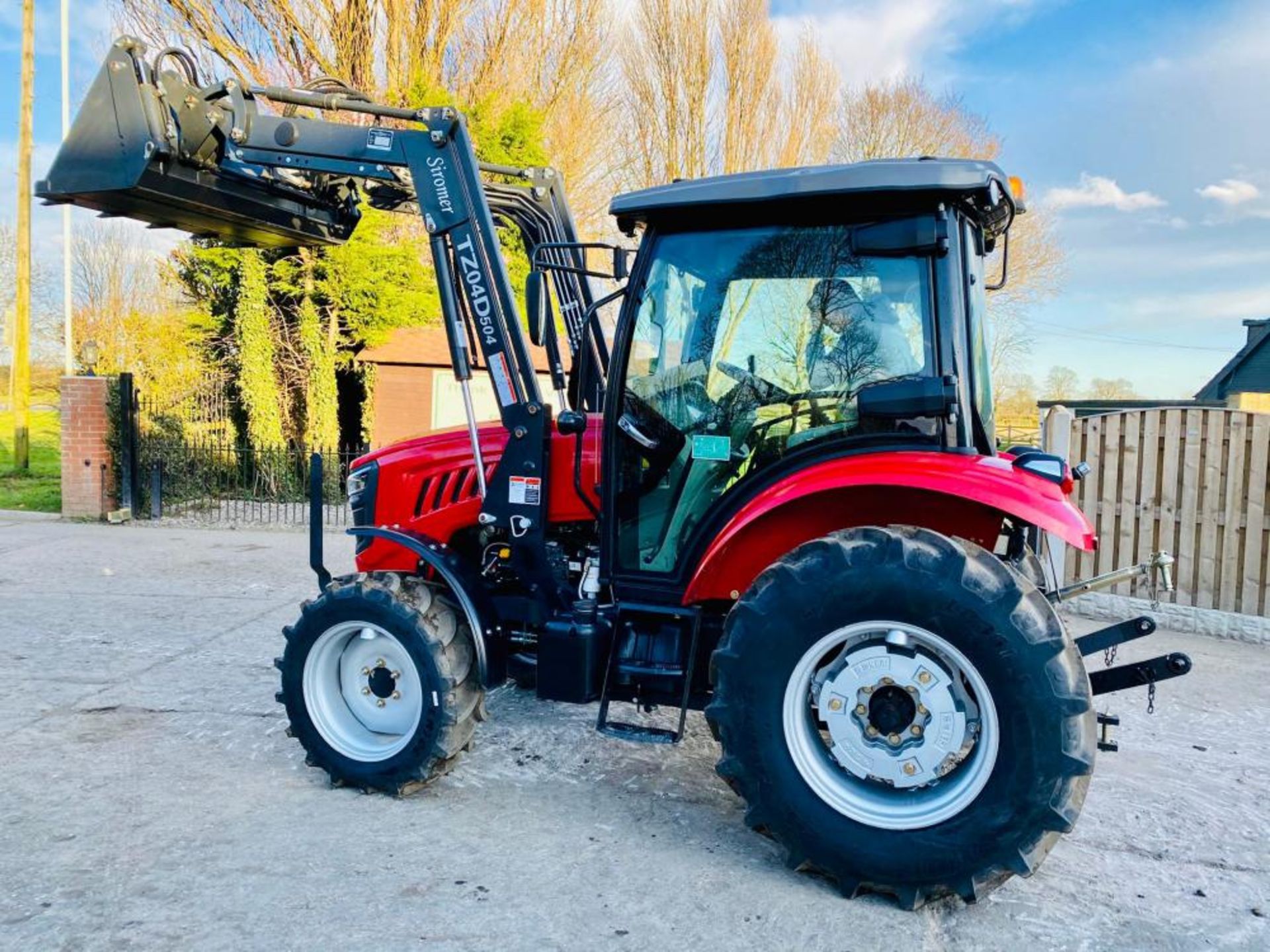 BRAND NEW SIROMER 504 4WD TRACTOR WITH SYNCHRO CAB AND LOADER - Image 11 of 18