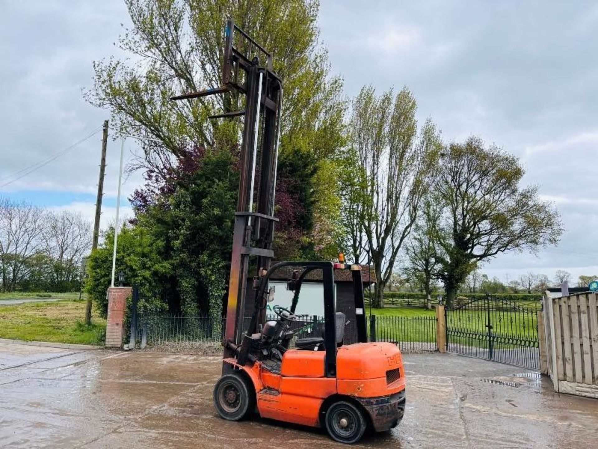 HELI HFD25 DIESEL FORKLIFT C/W PALLET TINES & SIDE SHIFT - Image 18 of 18