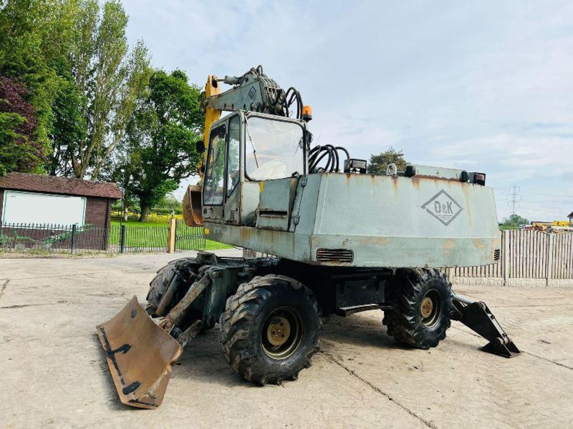 O&K MH56A 4WD WHEELED EXCAVATOR C/W BLADE & SUPPORT LEGS - Image 3 of 11