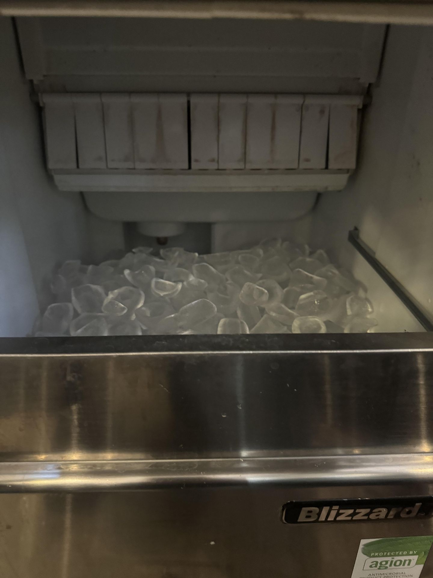 BLIZZARD UNDER COUNTER ICE MACHINE - GOOD WORKING ORDER 450MM X 600MM - Image 2 of 2