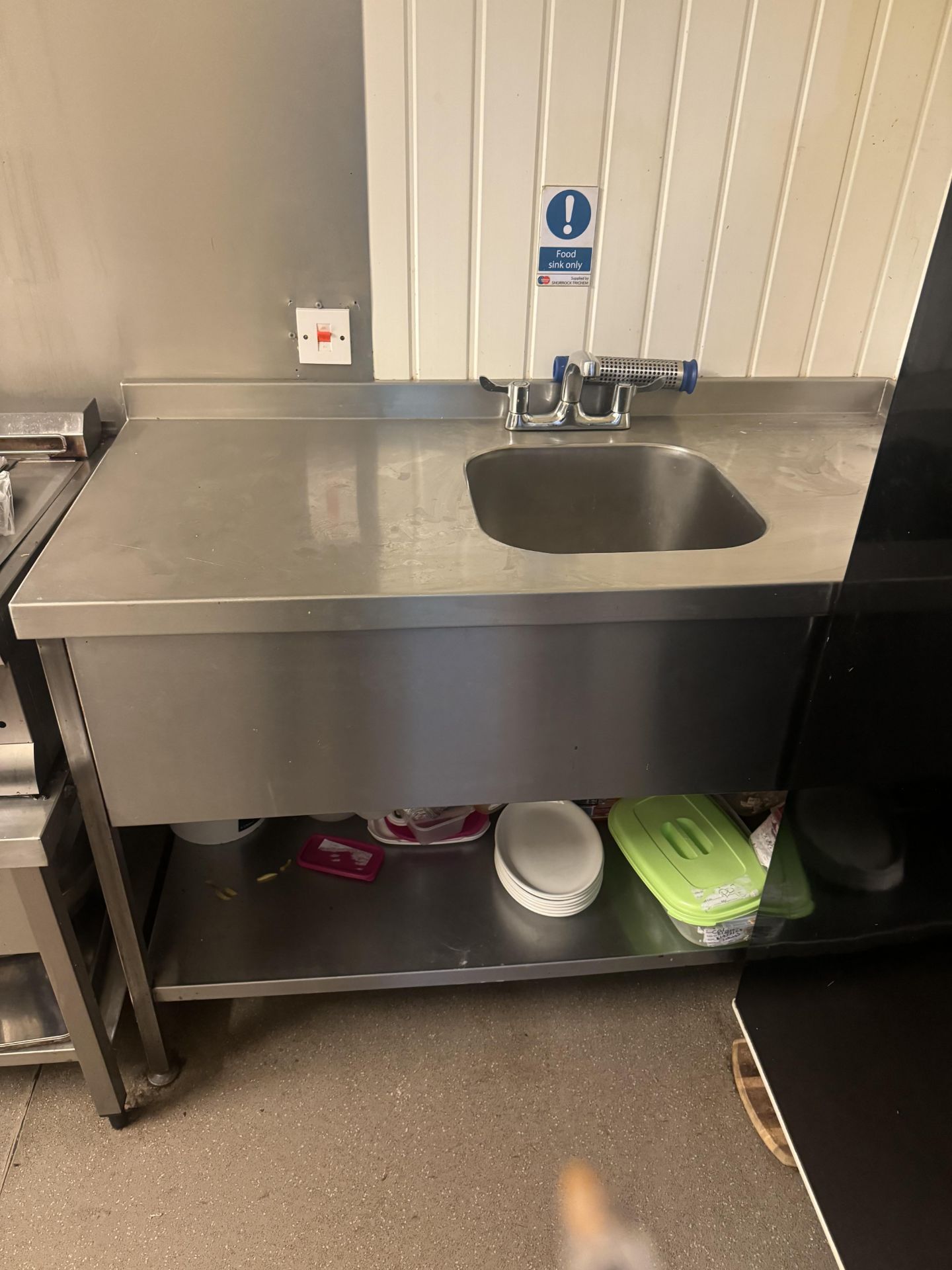 STAINLESS STEEL CORNER SINK (CUT OUT CORNER SEE PICTURE) - 1620MM W X 650MM D