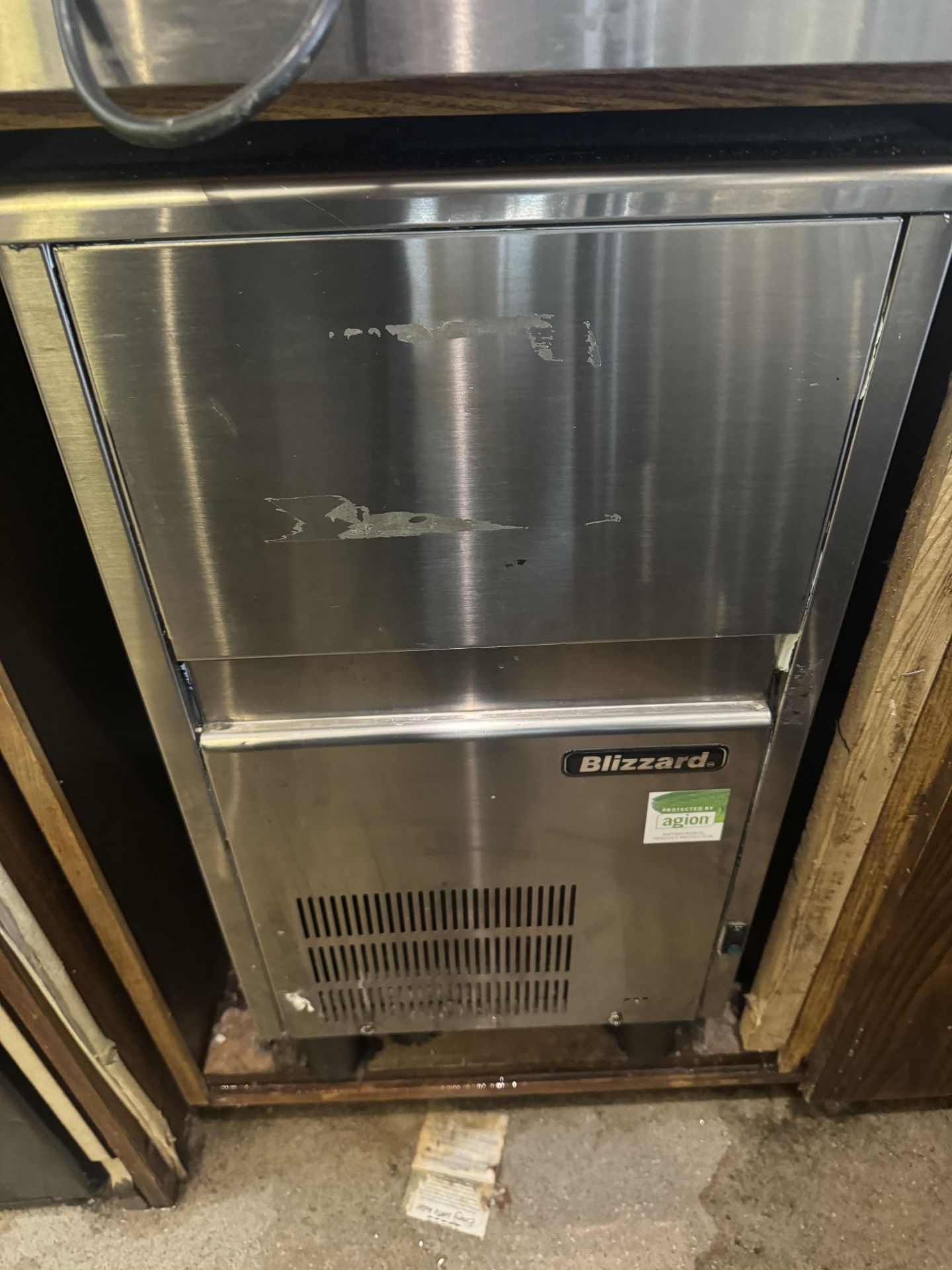 BLIZZARD UNDER COUNTER ICE MACHINE - GOOD WORKING ORDER 450MM X 600MM