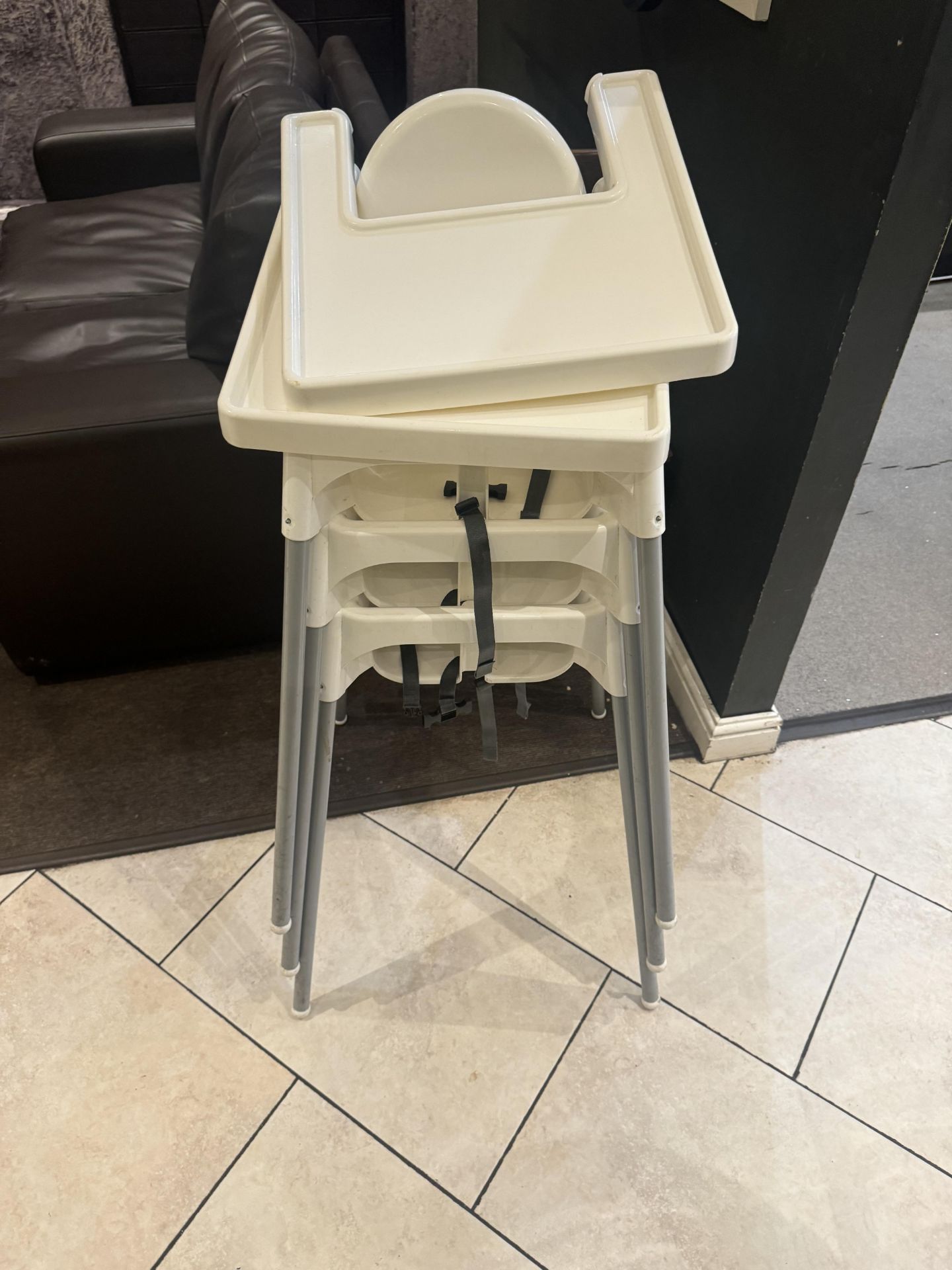 3 X HIGH CHAIRS - WHITE PLASTIC AND METAL LEGS 