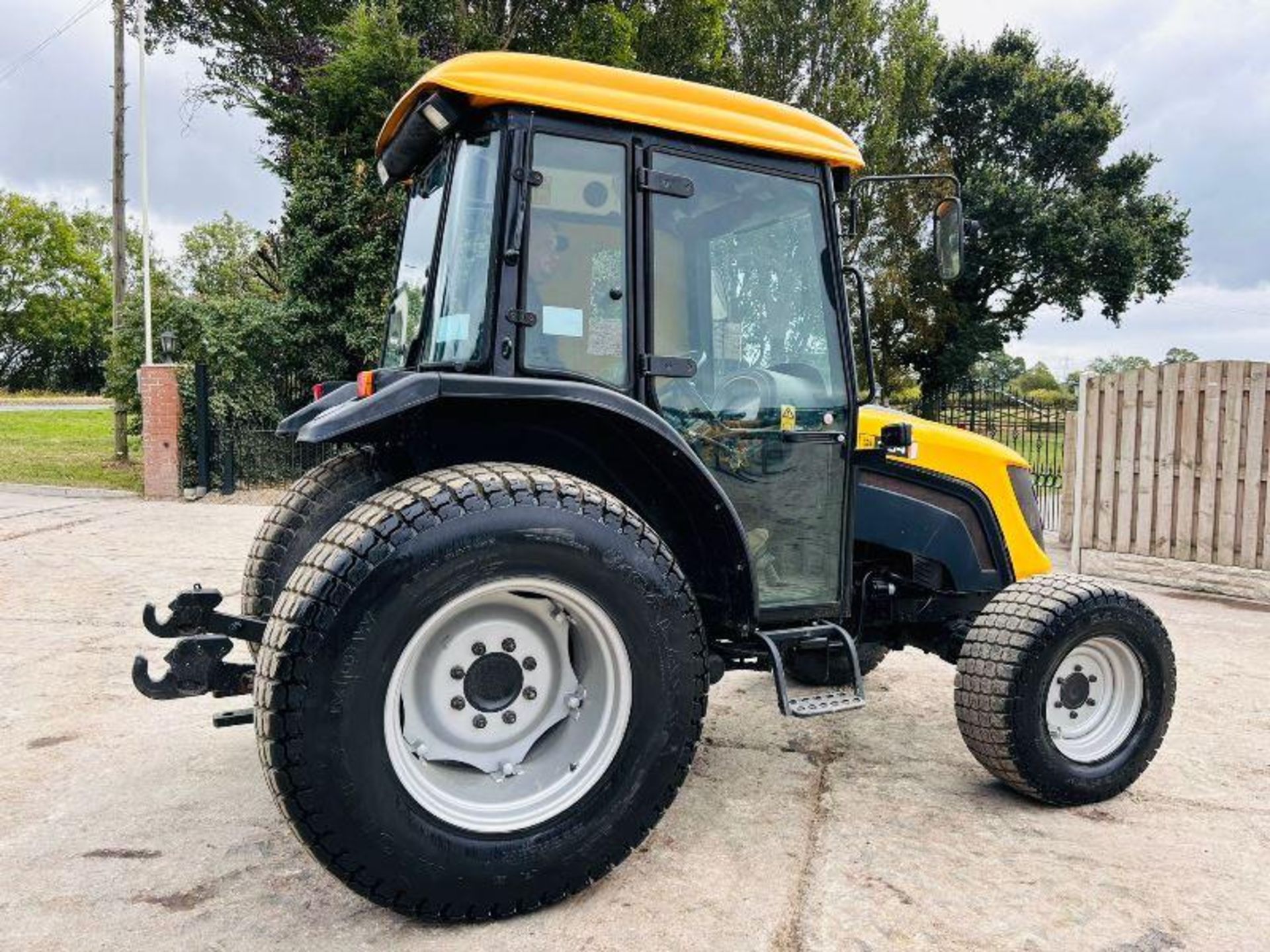 JCB 354 4WD TRACTOR C/W AC CABIN & TURF TYRES - Image 11 of 15