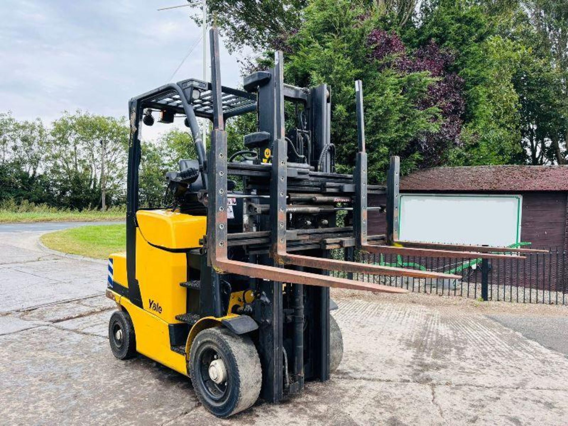 YALE GLP35VX FORKLIFT *YEAR 2018, HIGH RISED CABIN* C/W TINE POSITIONER - Image 15 of 23