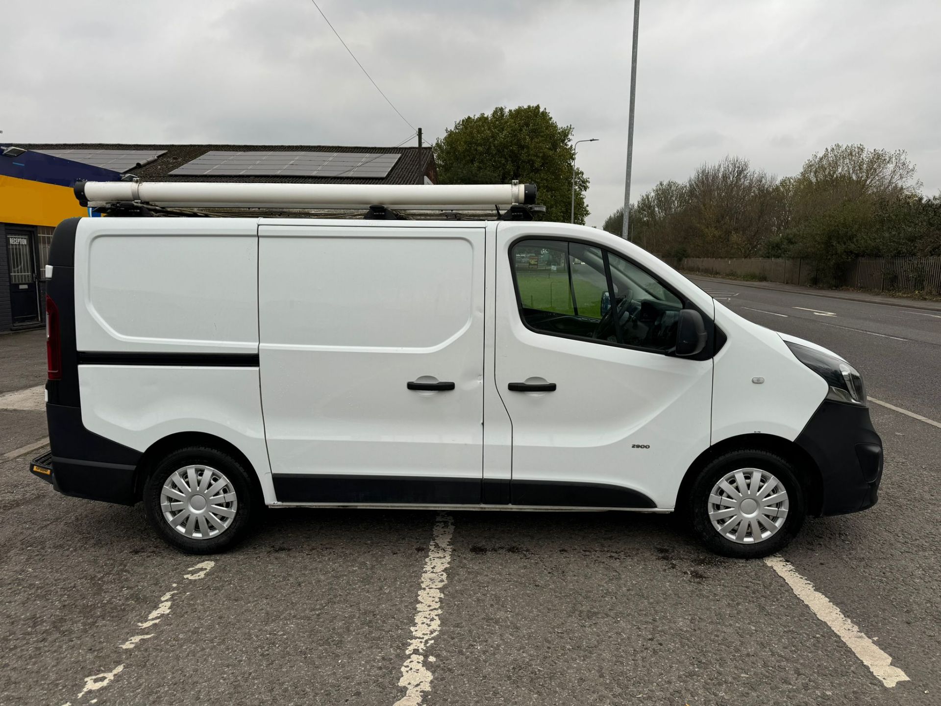 2017 17 VAUXHALL VIVARO PANEL VAN - 67K MILES - ROOF RACK - Image 4 of 12