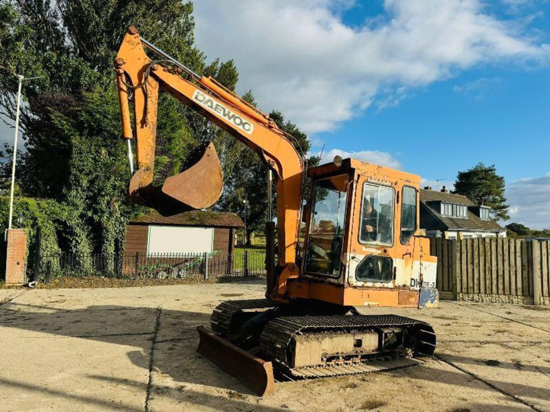 DAEWOO 028-2 TRACKED EXCAVATOR C/W BUCKET  - Image 7 of 17