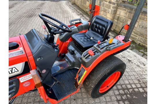 KUBOTA B1610 16HP 4WD COMPACT TRACTOR - Image 3 of 12