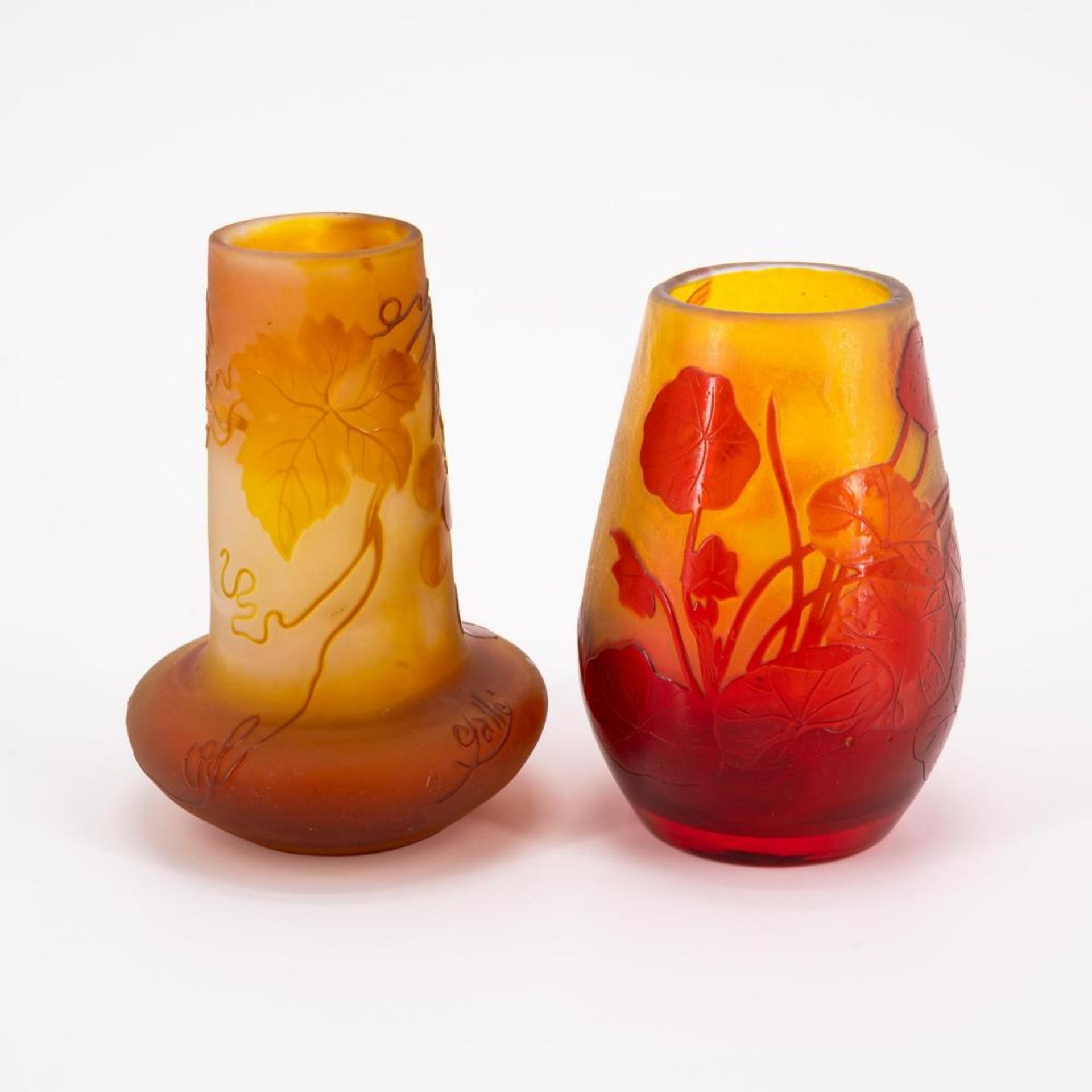 Kleine gebauchte Vase, kleine Enghalsvase mit Weindekor und Kapuzinerkressendekor - Image 4 of 7