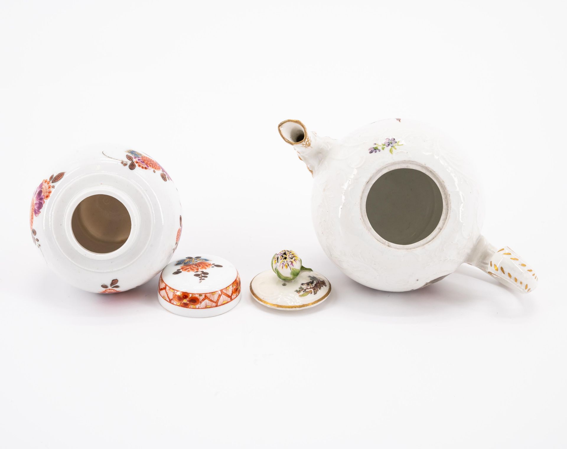 Meissen: Teekännchen, Teedose und Dose mit verschiedenen Dekoren - Image 4 of 9