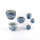 6 Töpfe und Vasen mit blau-weißem Dekor