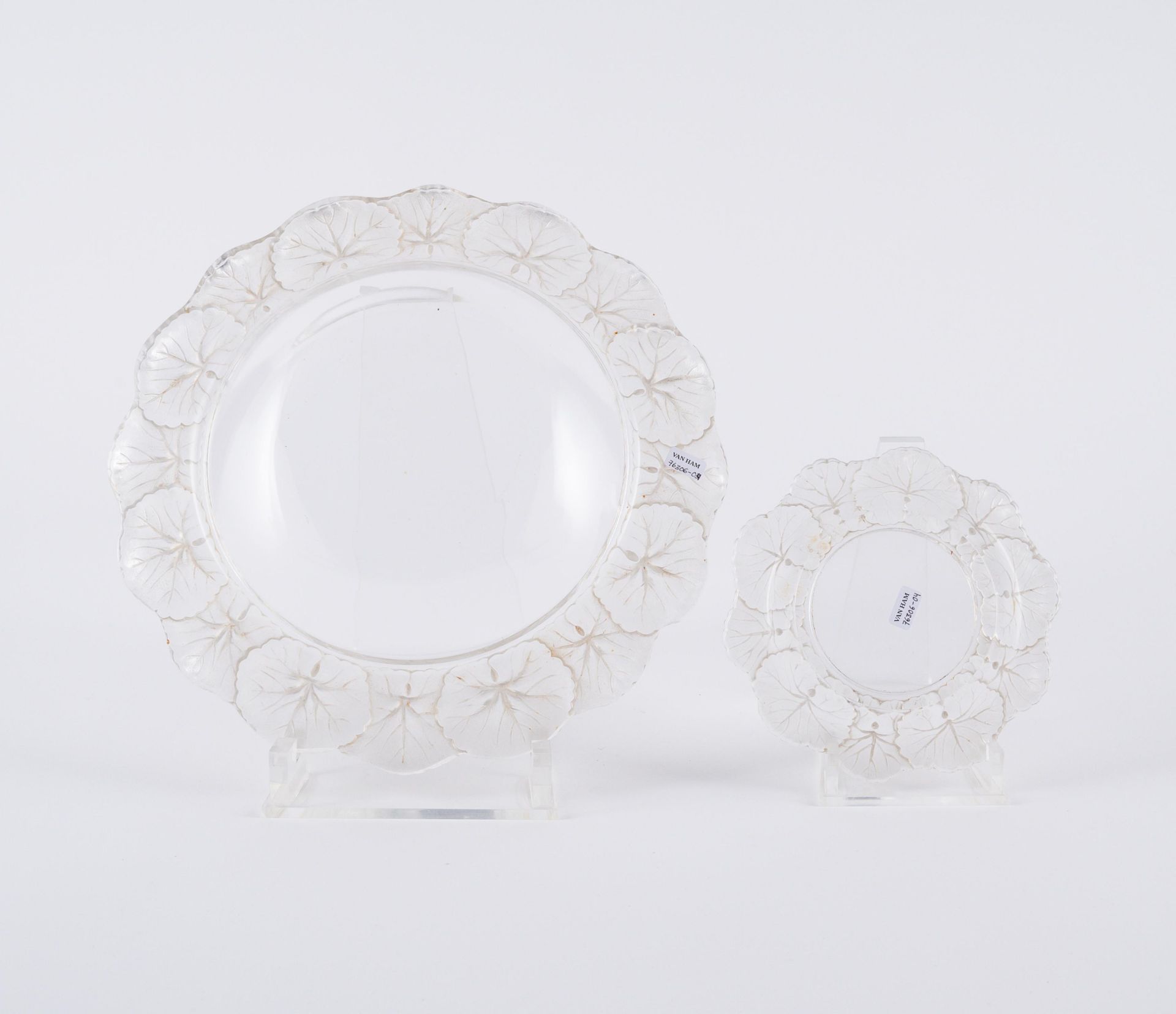 René Lalique: Zwei kleine Vasen, eine Schale, Vase und Teller tlw. mit Vogeldekor - Bild 7 aus 13