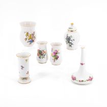 Meissen: Gruppe von 6 Vasen mit unterschiedlichen Dekoren