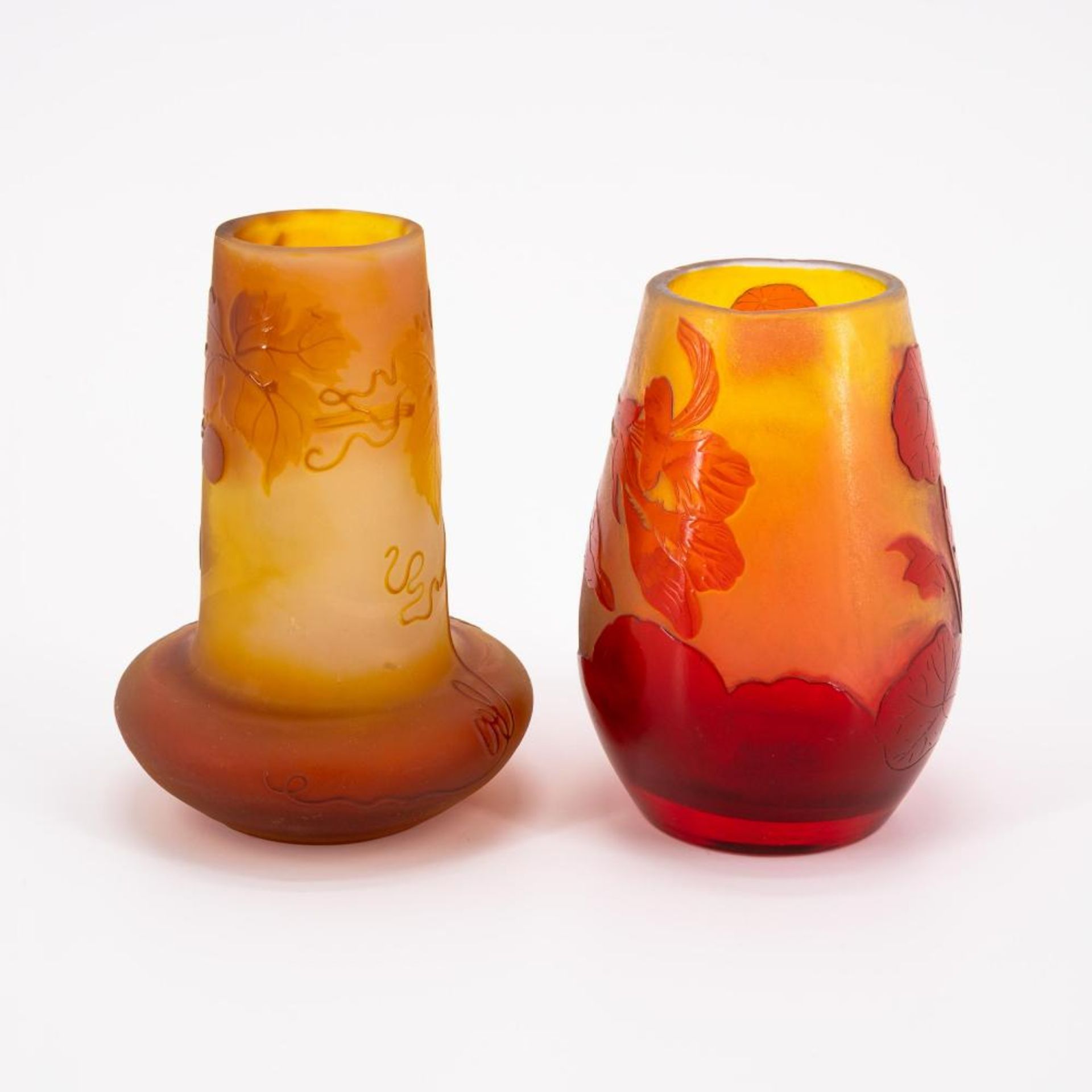 Kleine gebauchte Vase, kleine Enghalsvase mit Weindekor und Kapuzinerkressendekor - Image 3 of 7
