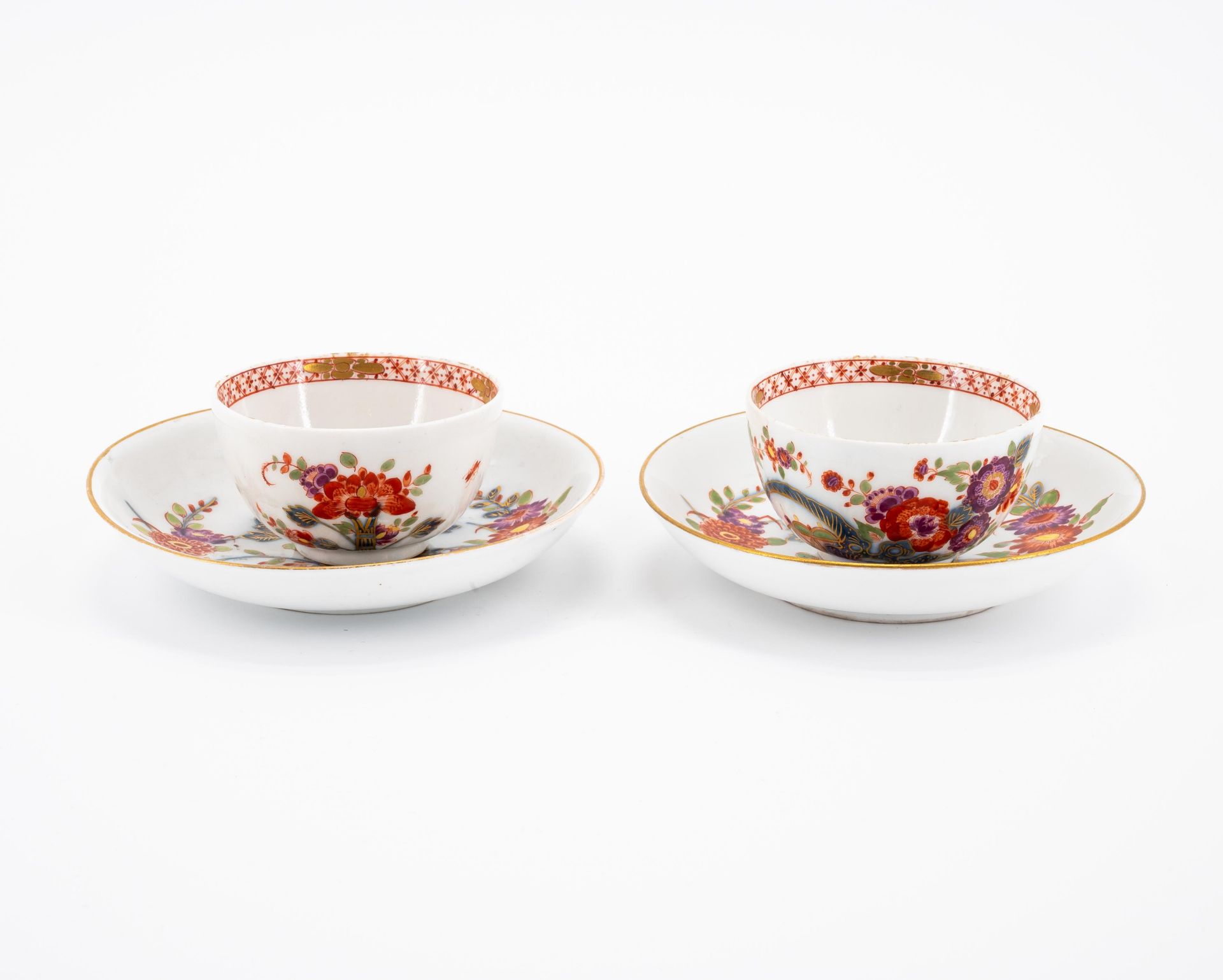 Meissen: TWO PORCELAIN TEA BOWLS WITH SAUCERS AND DECORATED-OVER TABLE PATTERN - Image 2 of 5