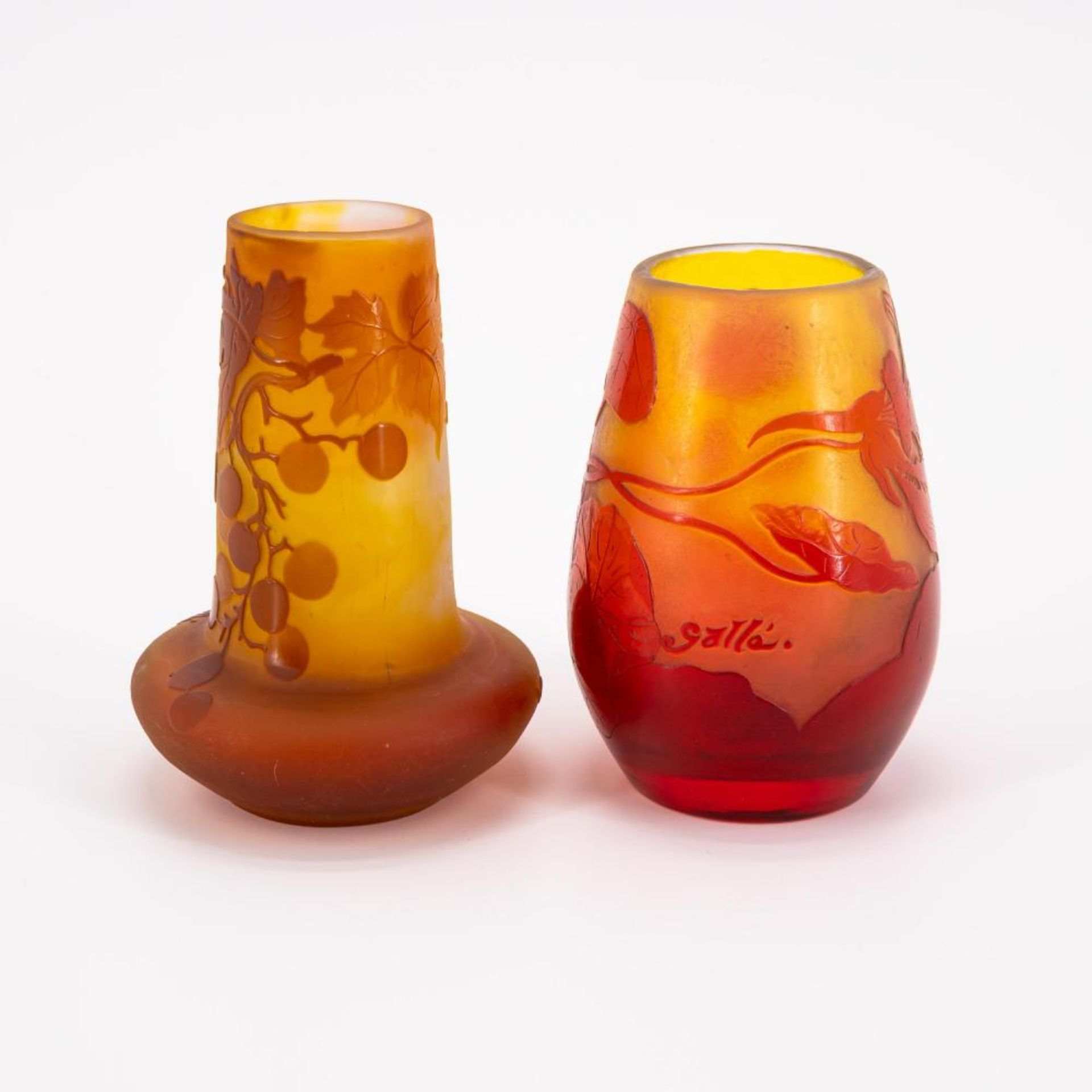 Kleine gebauchte Vase, kleine Enghalsvase mit Weindekor und Kapuzinerkressendekor - Image 2 of 7