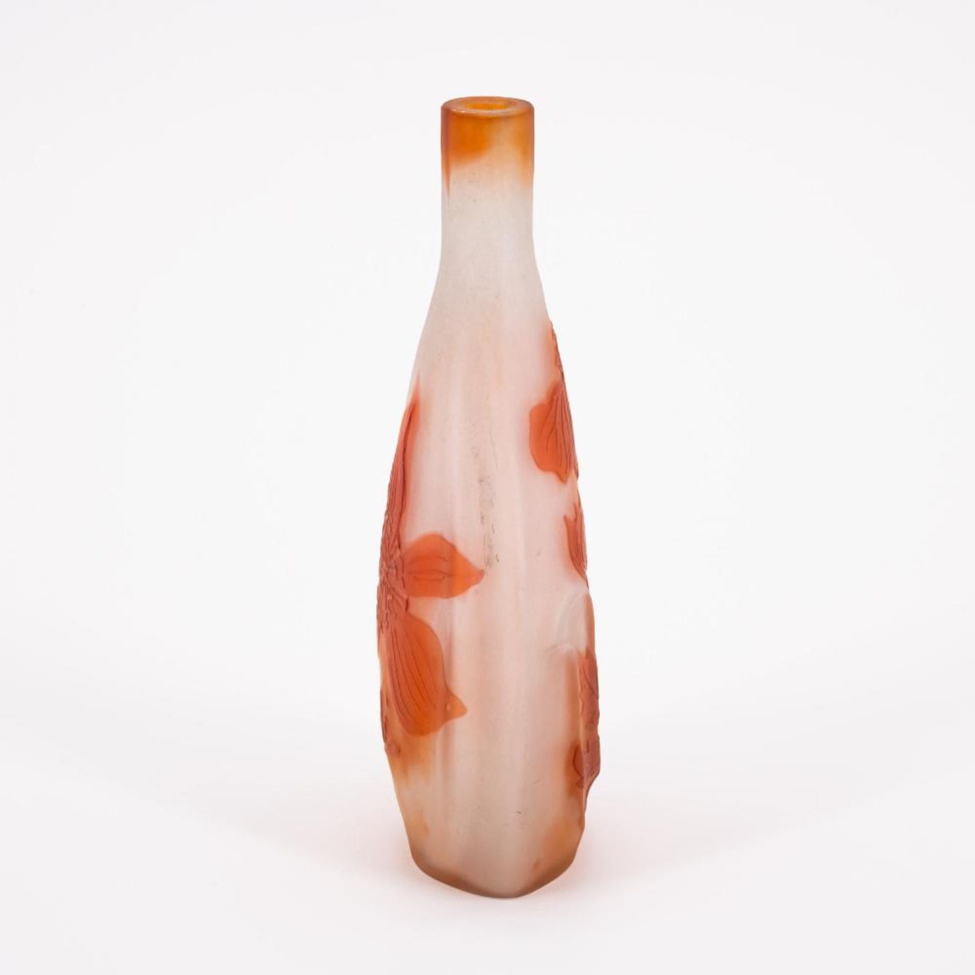 Emile Gallé: Kleine Flaschenvase mit stilisierten Mohnblumen - Image 2 of 7