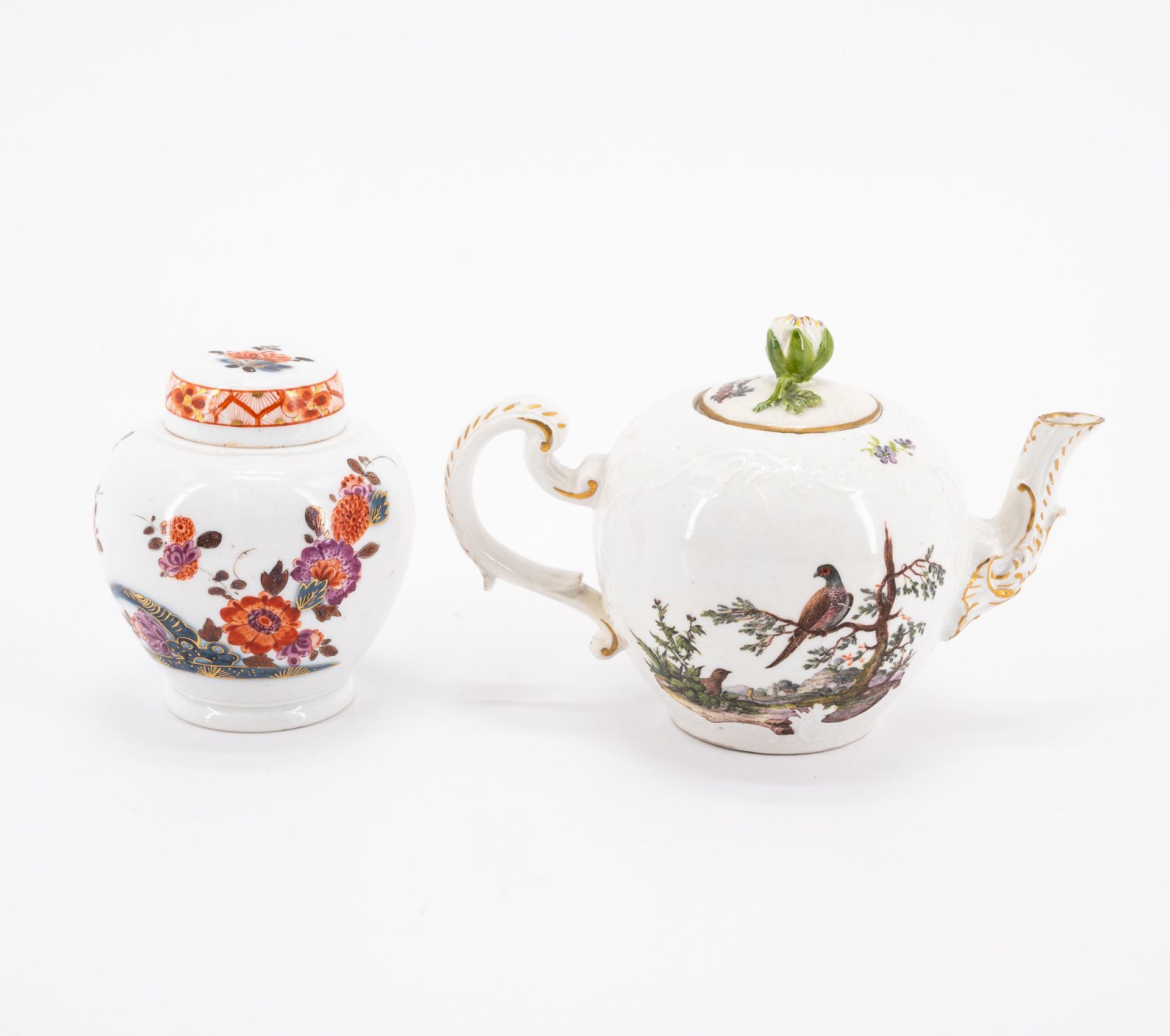 Meissen: Teekännchen, Teedose und Dose mit verschiedenen Dekoren - Image 2 of 9