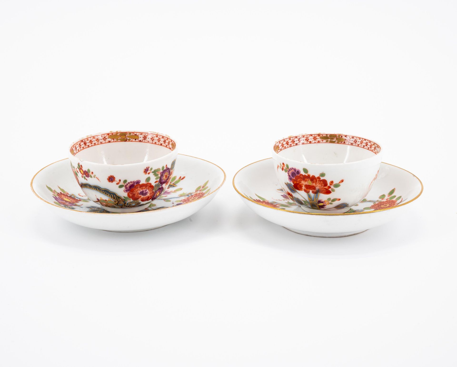 Meissen: TWO PORCELAIN TEA BOWLS WITH SAUCERS AND DECORATED-OVER TABLE PATTERN - Image 3 of 5