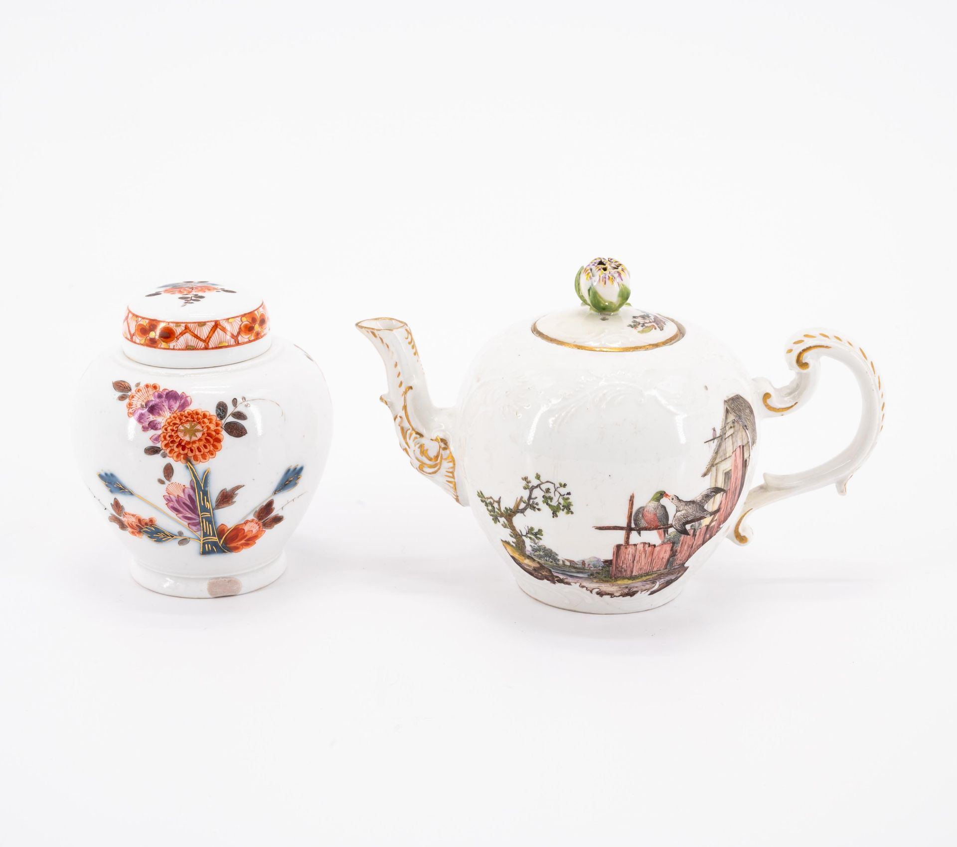 Meissen: Teekännchen, Teedose und Dose mit verschiedenen Dekoren - Bild 3 aus 9