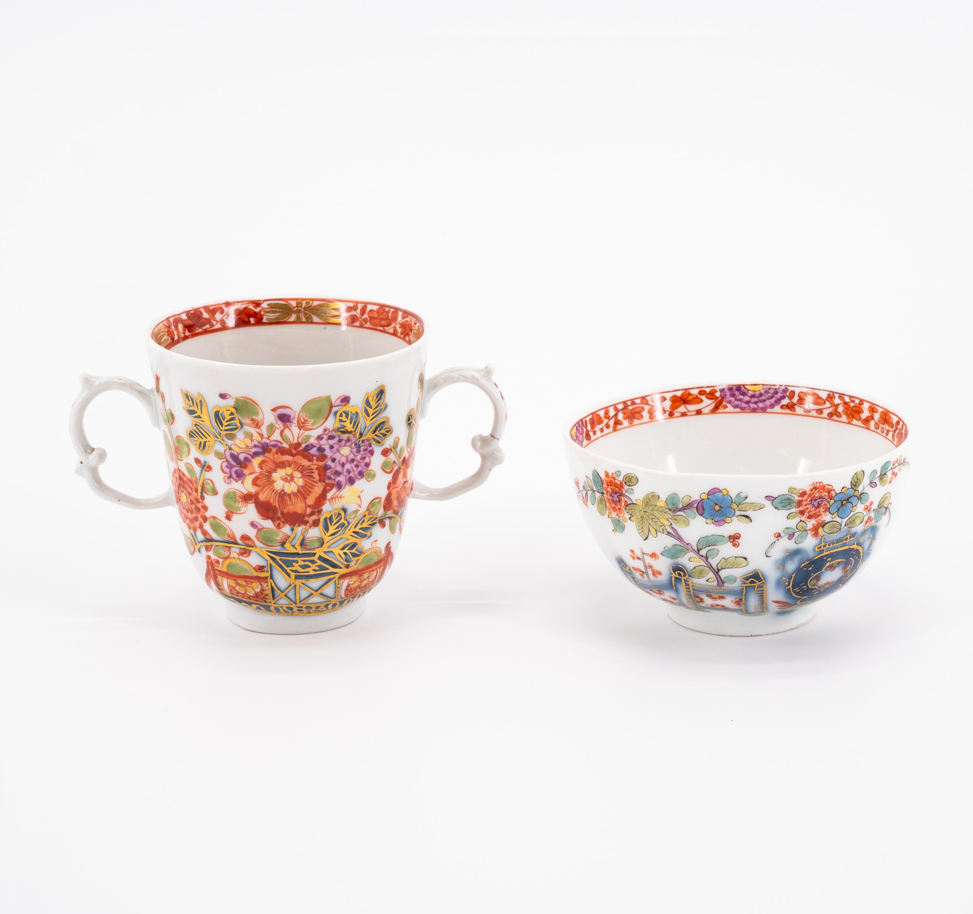 PORCELAIN TREMBLEUSE, TEA BOWL AND SAUCER WITH TABLE PATTERN AND KAKIEMON DECOR - Image 2 of 8