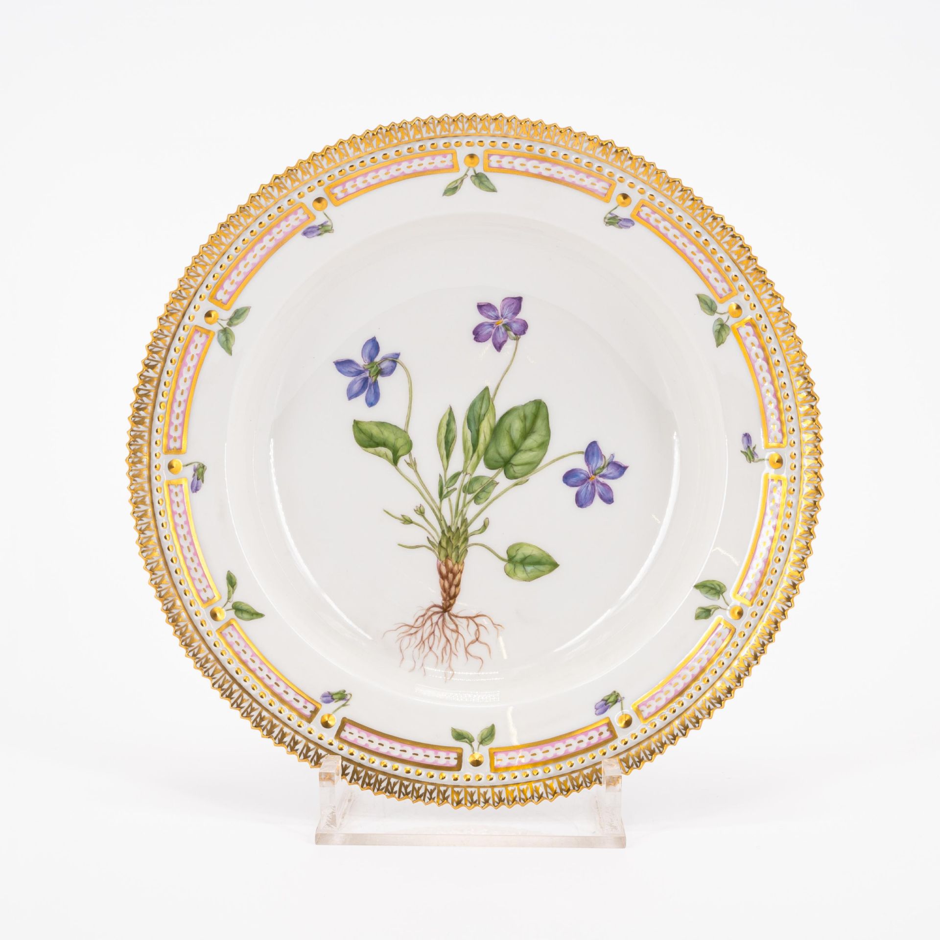 18 PIECES FROM A PORCELAIN DINNER SERVICE 'FLORA DANICA' - Image 3 of 26