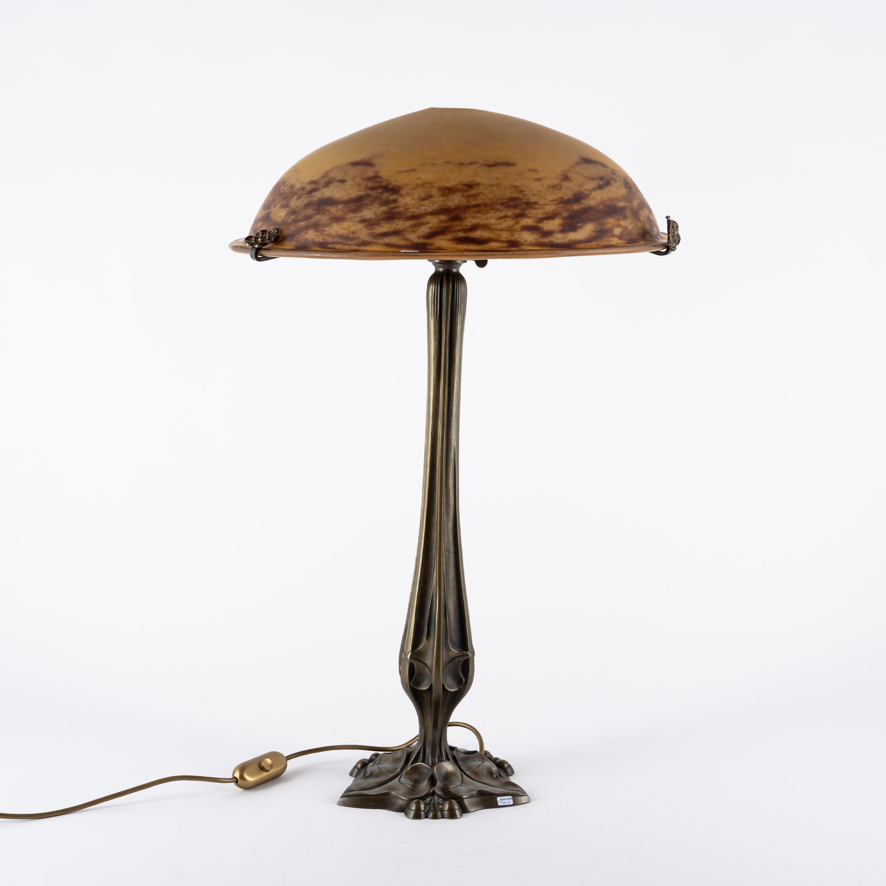 LARGE GLASS TABLE LAMP WITH METAL FOOT - Image 3 of 6