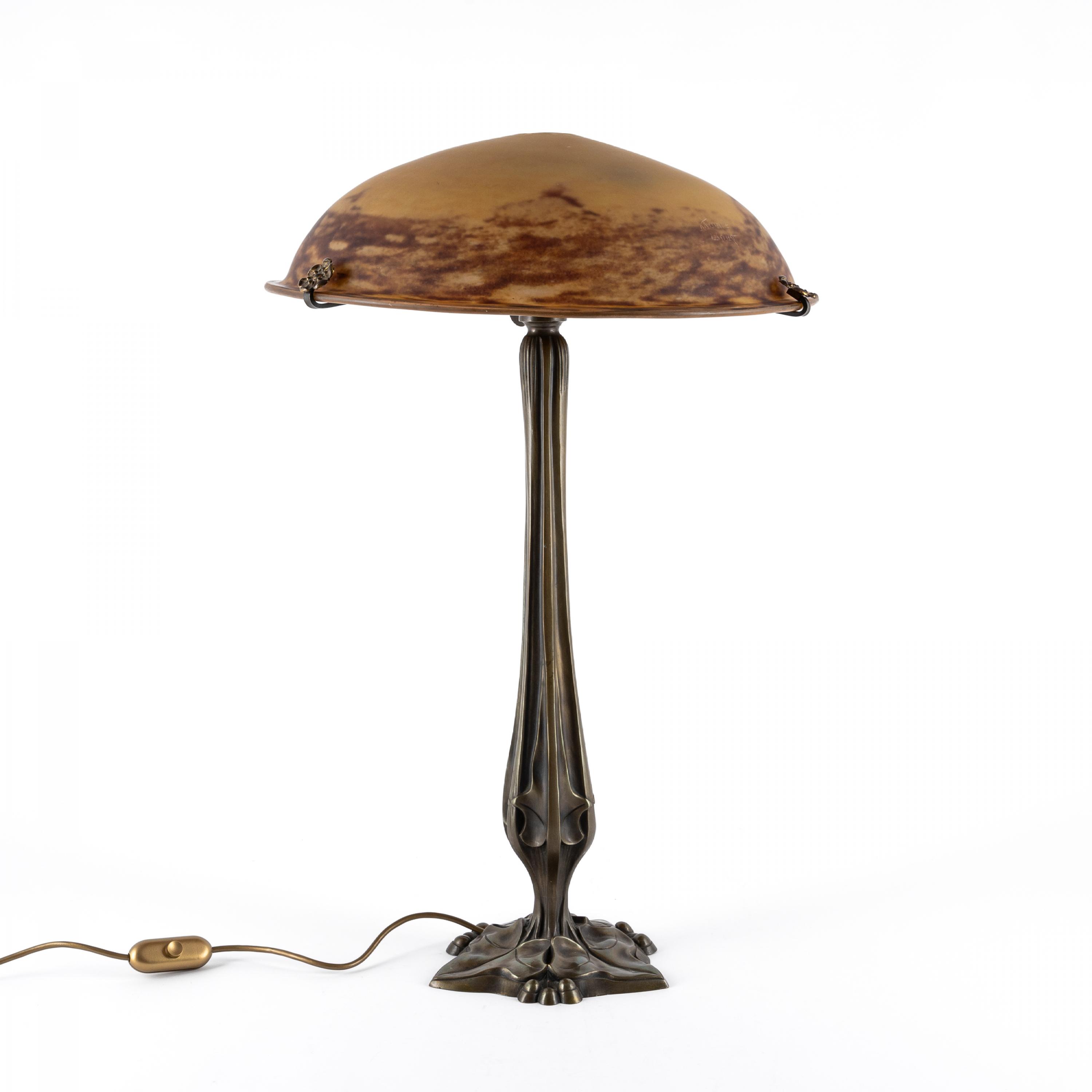 LARGE GLASS TABLE LAMP WITH METAL FOOT