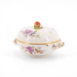 SMALL PORCELAIN POSTPARTUM BOWL WITH APPLE FINIAL