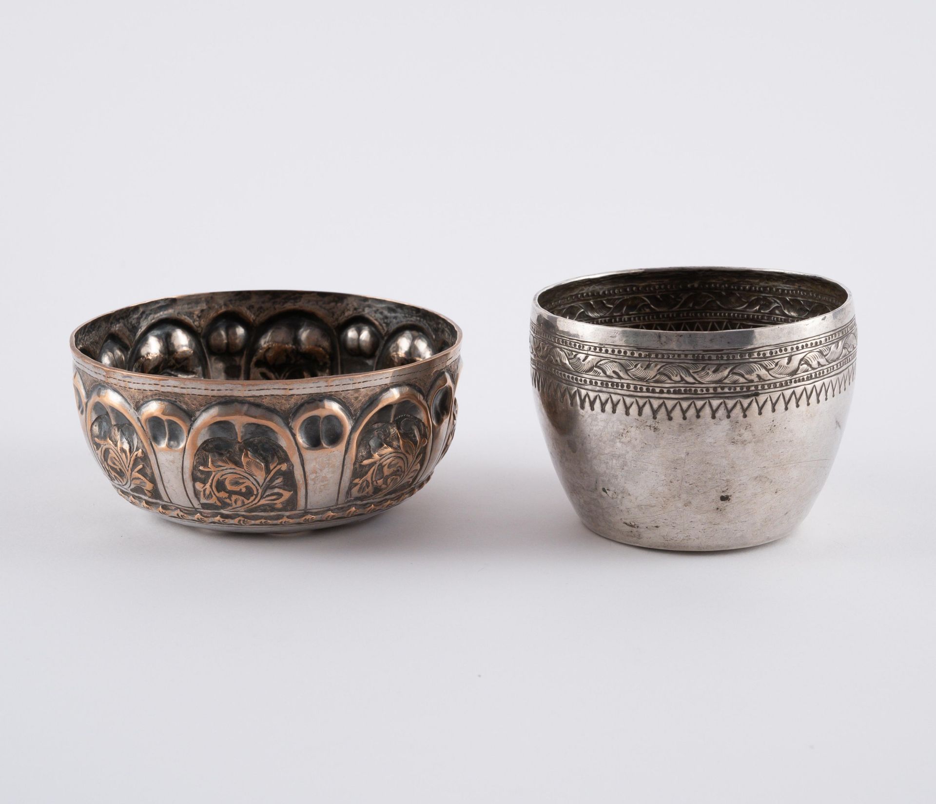 ENSEMBLE OF SIX SILVER BOWLS AND TWO BOXES - Image 7 of 22