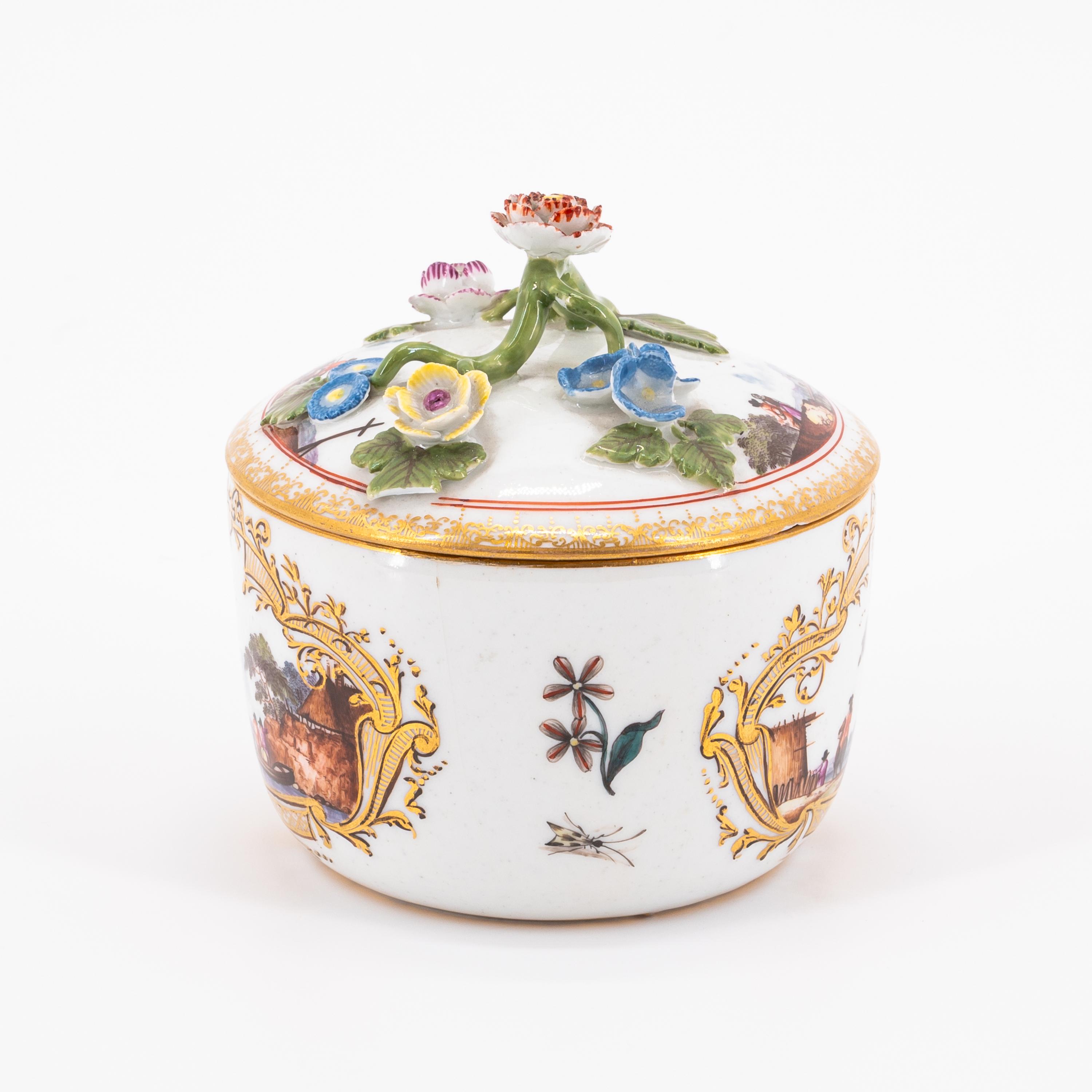 SUGAR BOWL WITH LID WITH LANDSCAPE CARTOUCHES AND APPLIED FLOWERS - Image 4 of 6