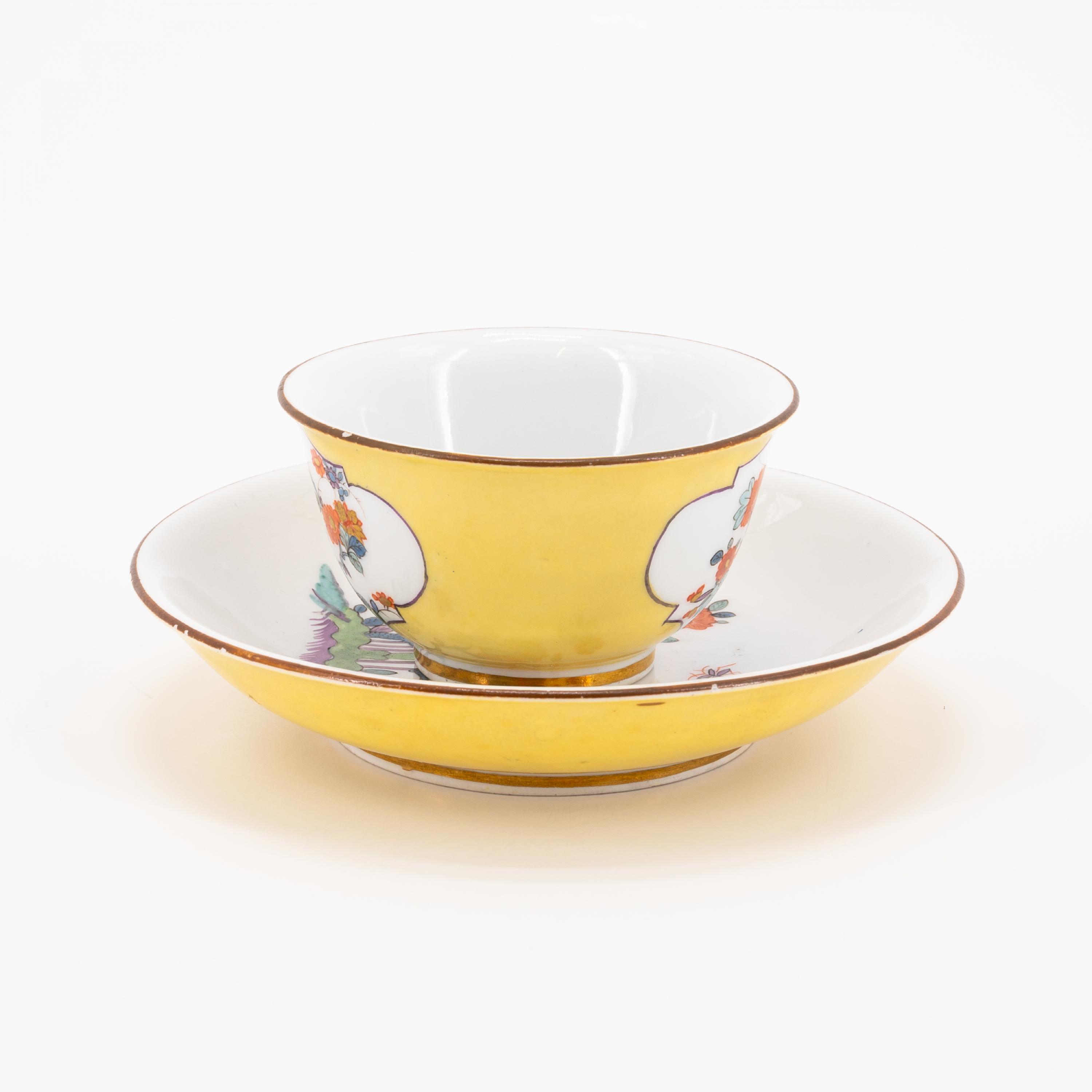 TWO PORCELAIN TEA BOWLS AND TWO SAUCERS WITH YELLOW GROUND AND KAKIEMON - Image 2 of 11