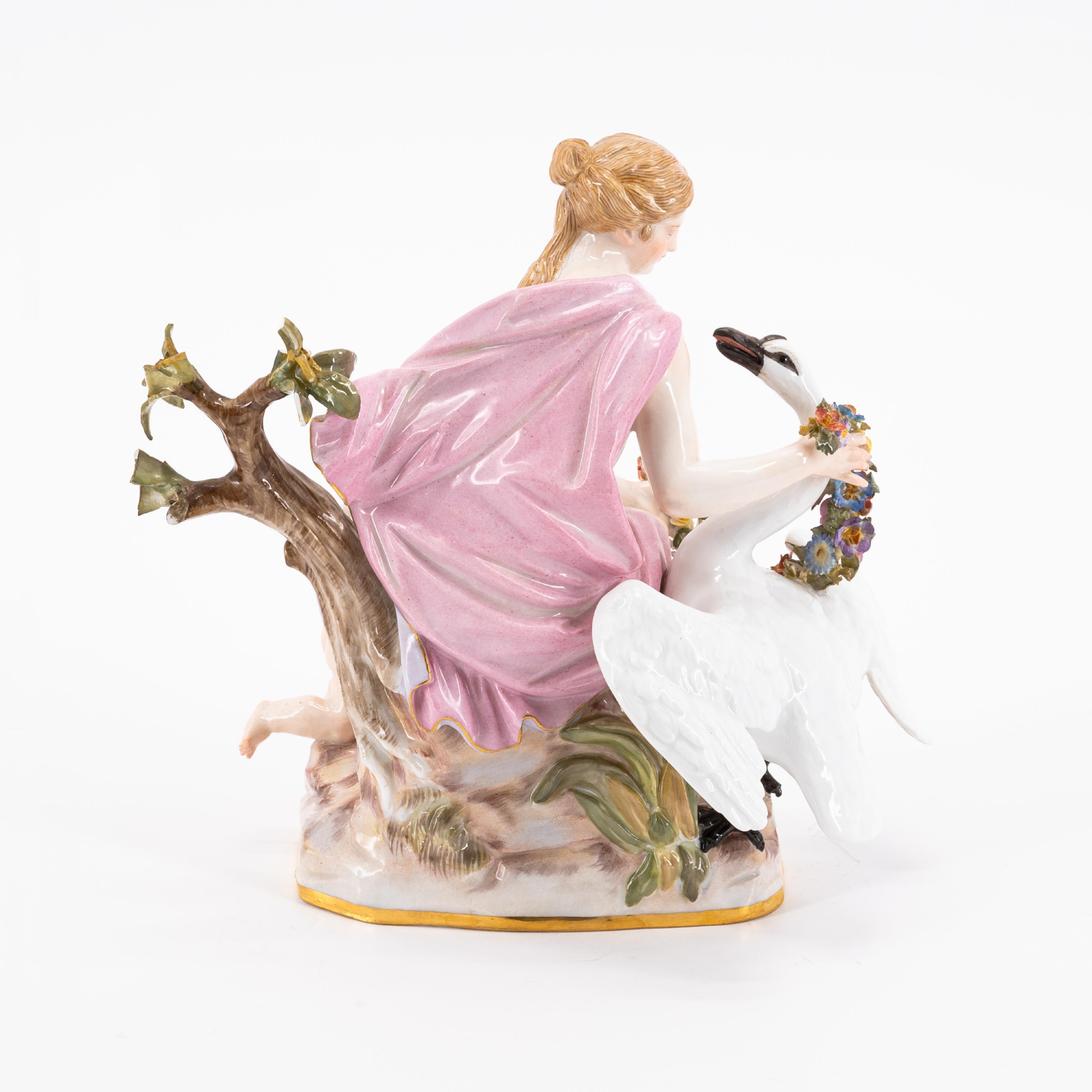PORCELAIN FIGURE OF LEDA WITH THE SWAN AND CUPID - Image 3 of 5